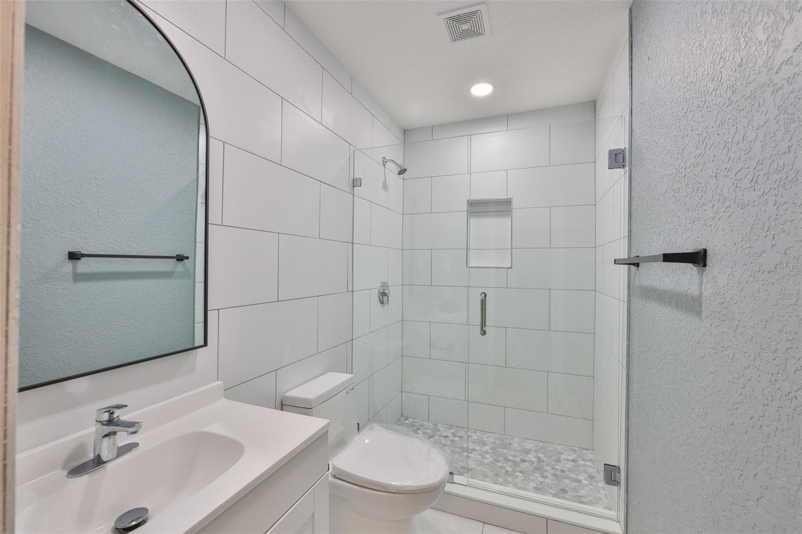 Bathroom unit 1 - 1416 19TH AVE W, BRADENTON