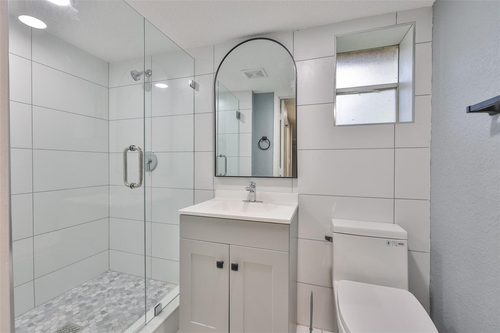 Studio bathroom - 1416 19TH AVE W, BRADENTON