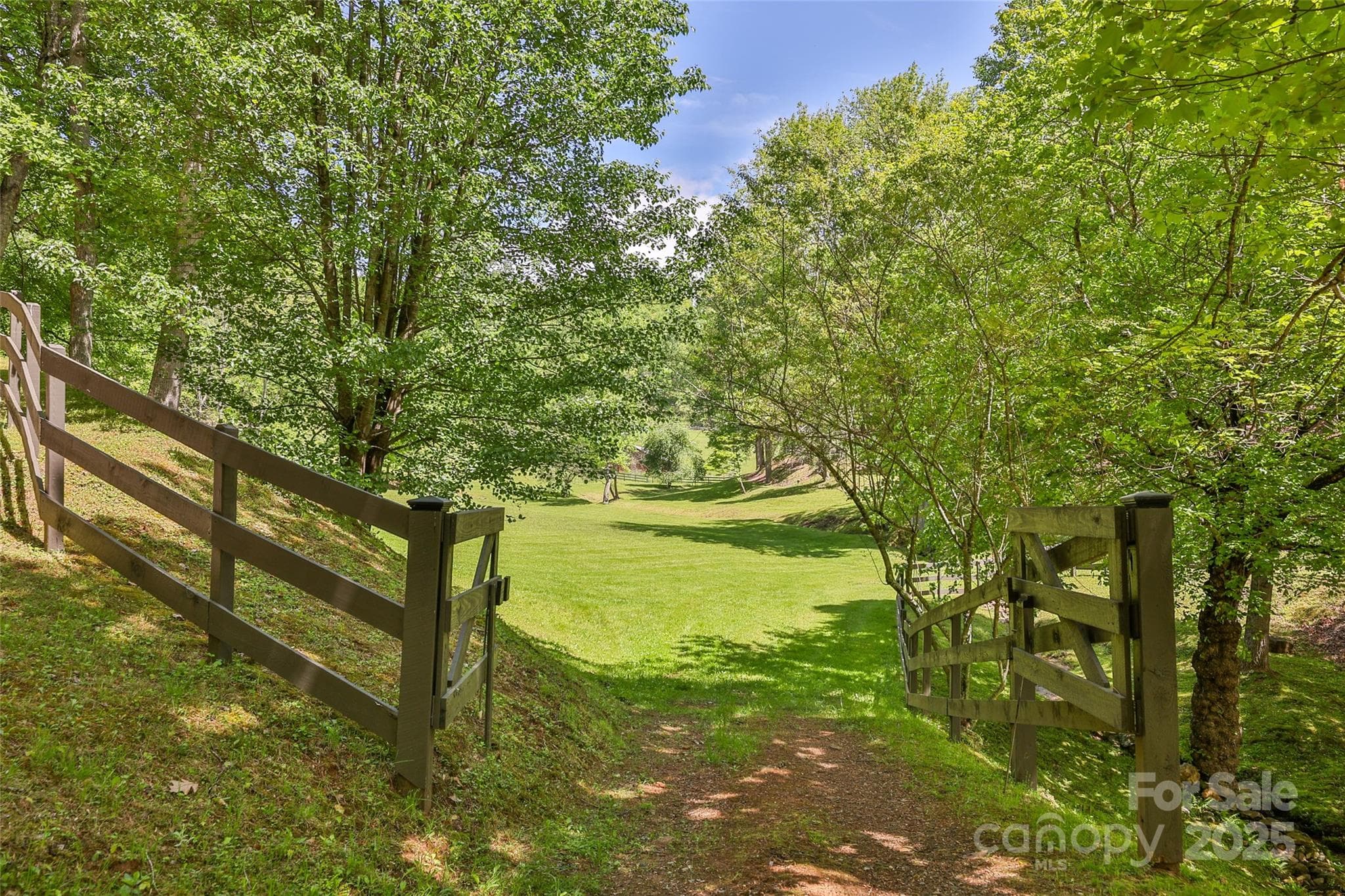 Single Family Residence at Sylva, photo 44 of 48