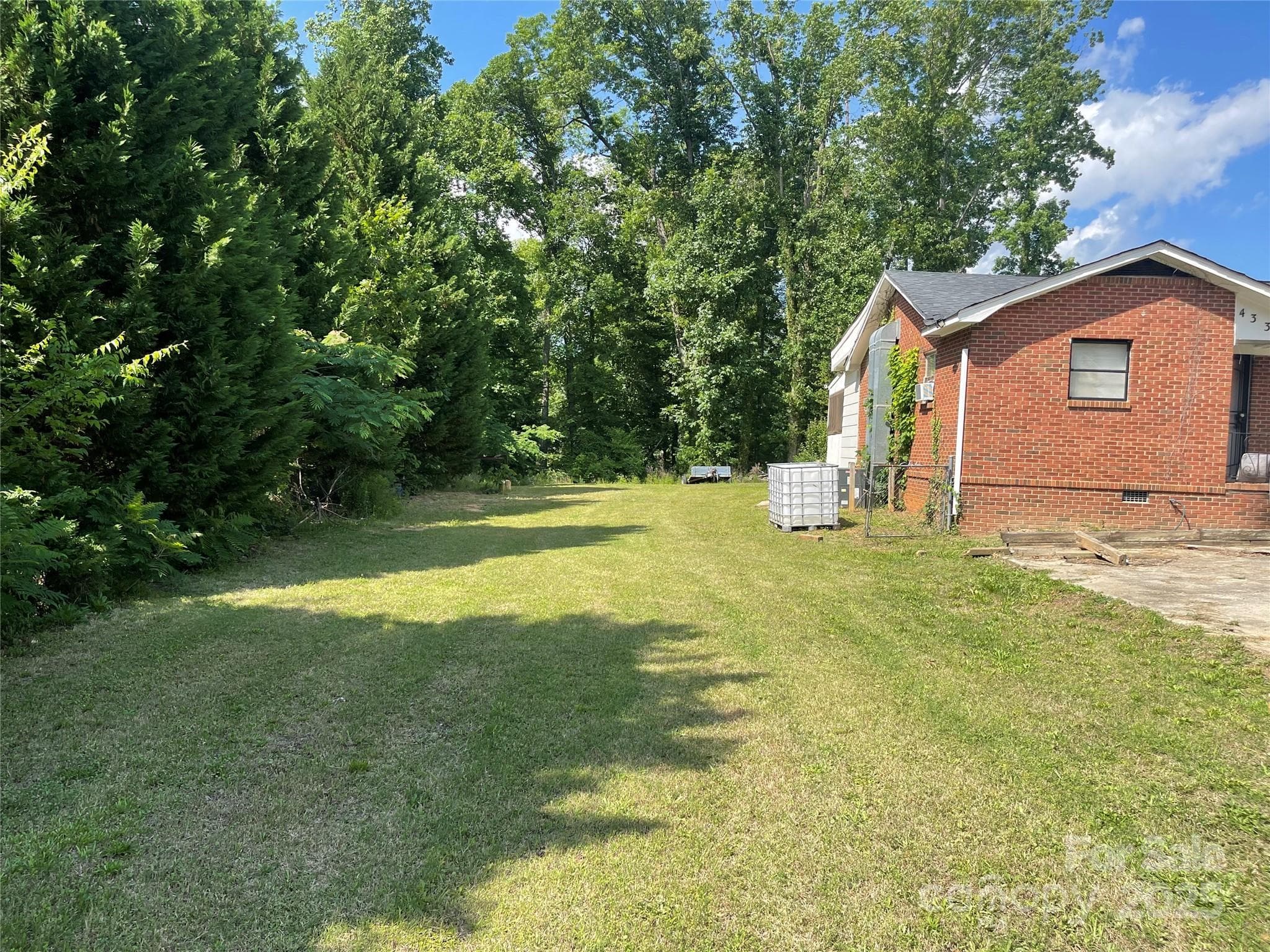 View from the left side - Charlotte