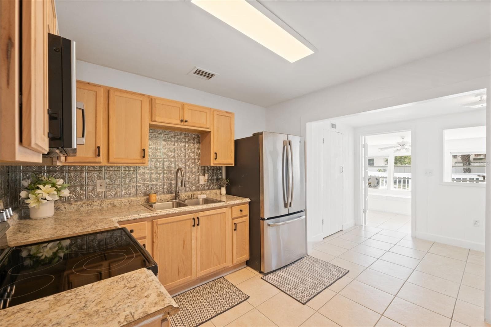 Single Family Residence at 3918 W FIG ST, TAMPA, photo 8 of 36