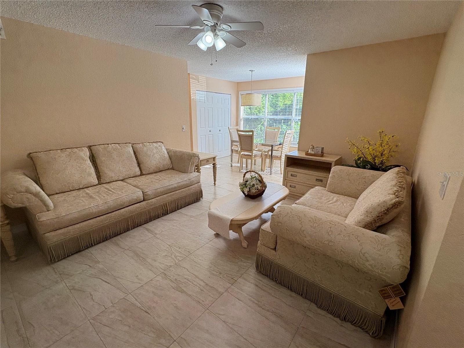 Living Area - 5120 CONROY RD #12, ORLANDO