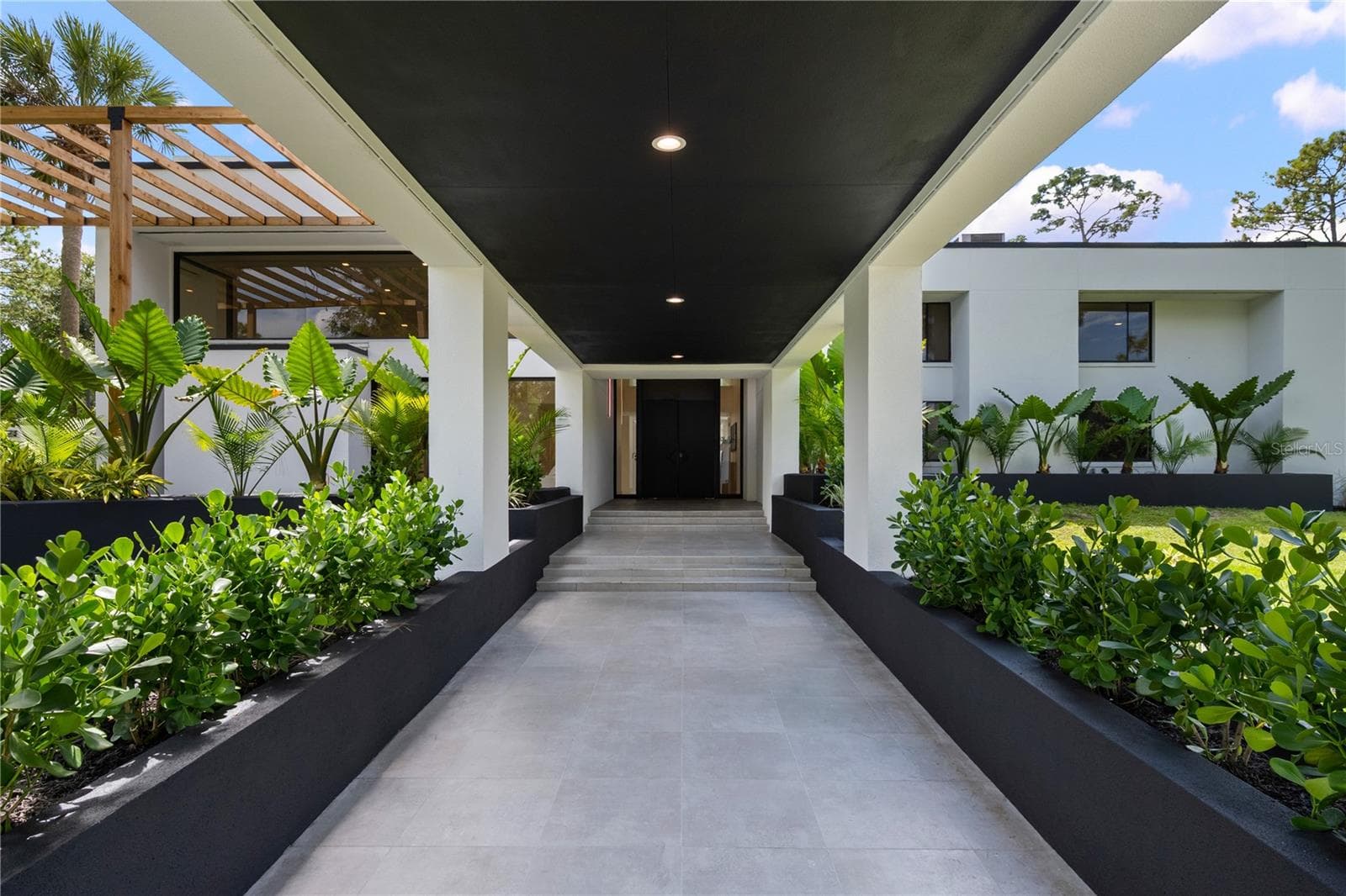 Single Family Residence at 808 SWEETWATER CLUB BLVD, LONGWOOD, photo 8 of 65