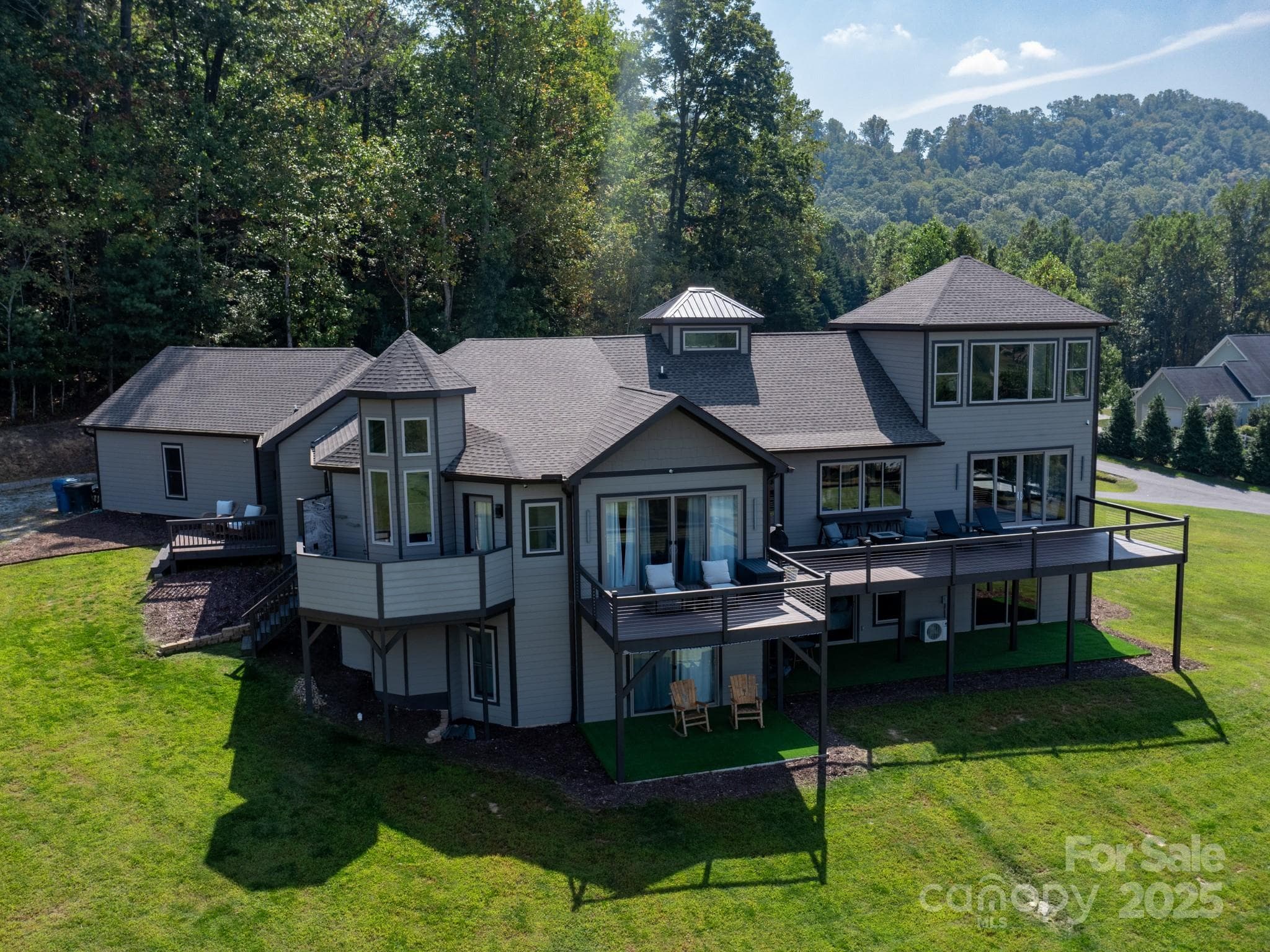 Single Family Residence at Hendersonville, photo 2 of 47