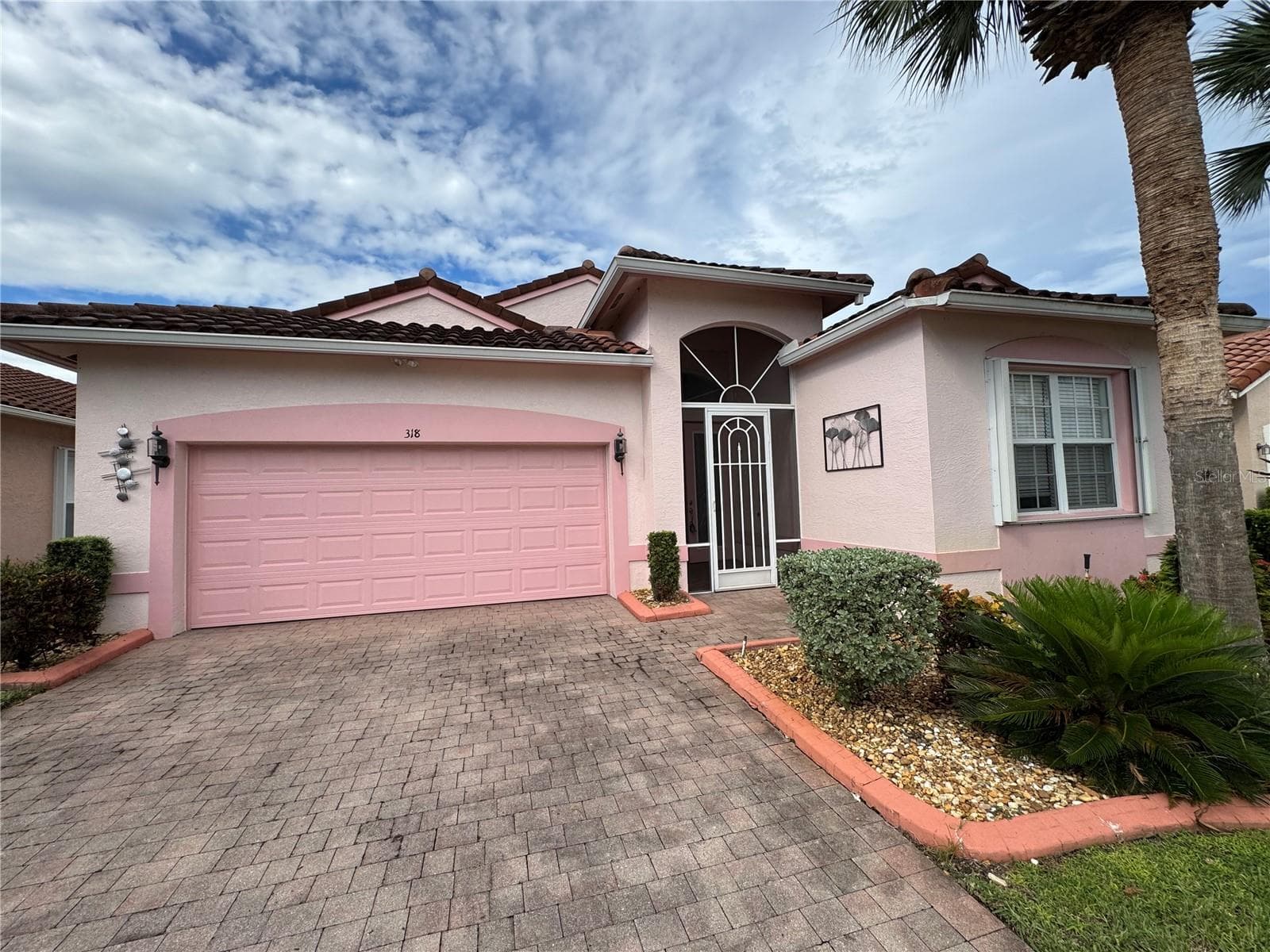 318 NW SHOREVIEW DR