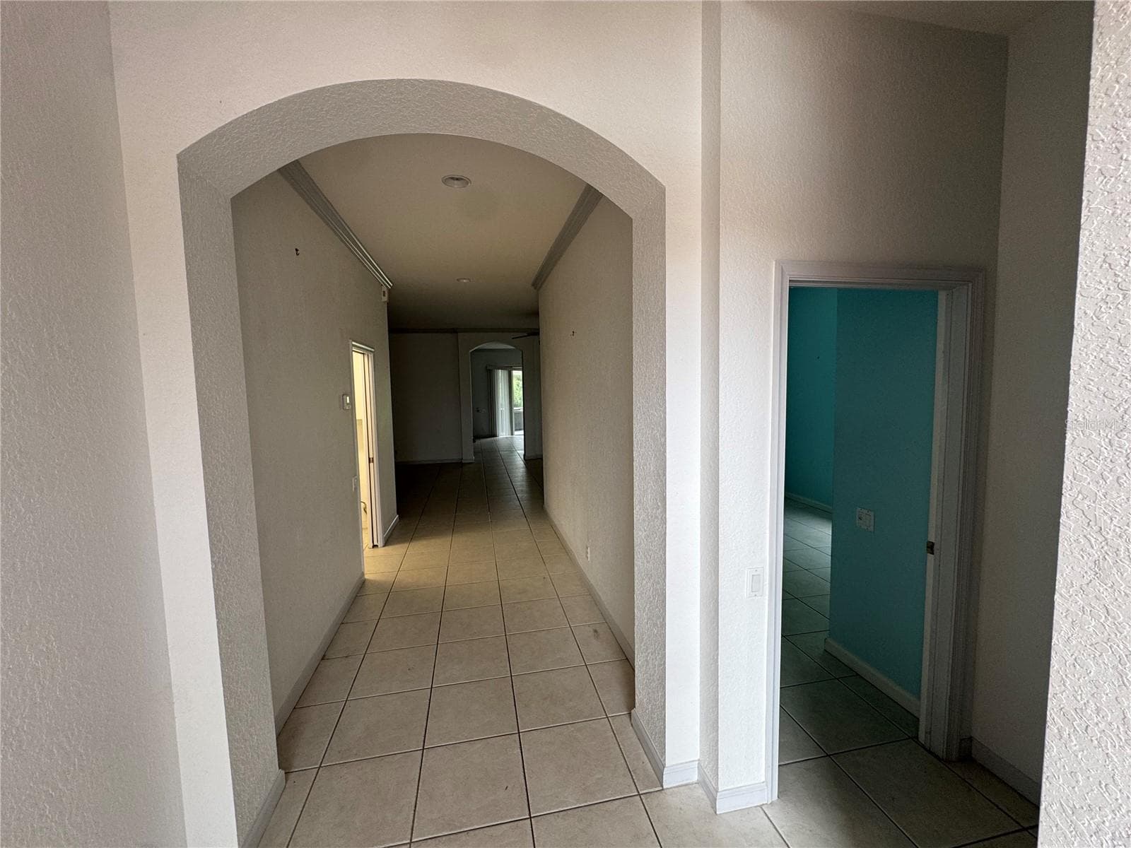 Single Family Residence at 318 NW SHOREVIEW DR, PORT ST LUCIE, photo 8 of 34