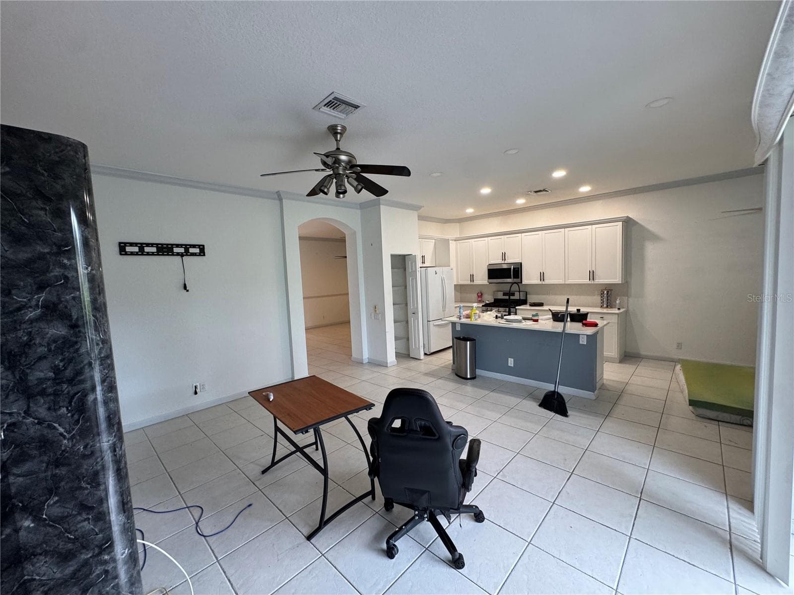 Single Family Residence at 318 NW SHOREVIEW DR, PORT ST LUCIE, photo 14 of 34