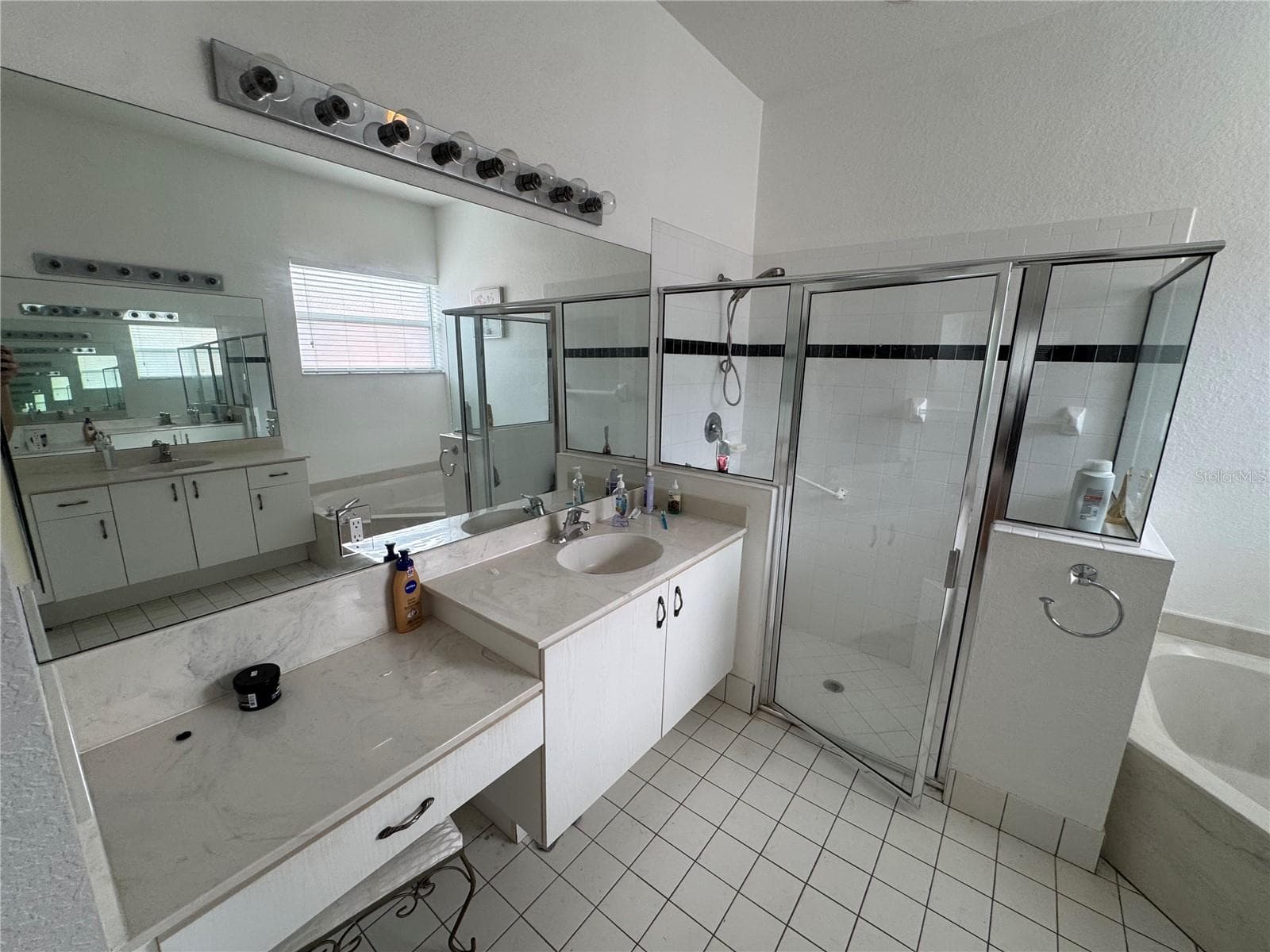 Single Family Residence at 318 NW SHOREVIEW DR, PORT ST LUCIE, photo 18 of 34