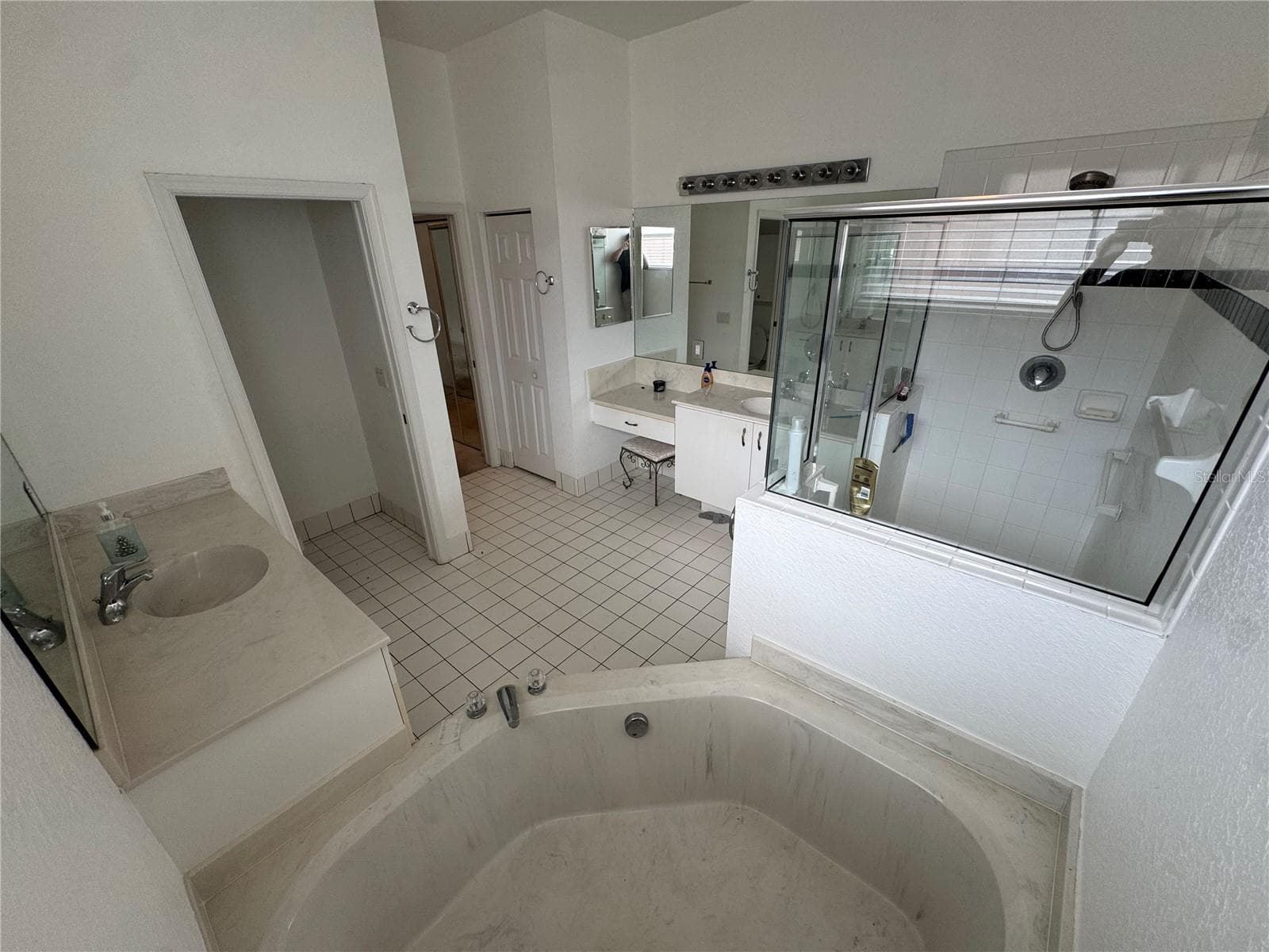 Single Family Residence at 318 NW SHOREVIEW DR, PORT ST LUCIE, photo 19 of 34
