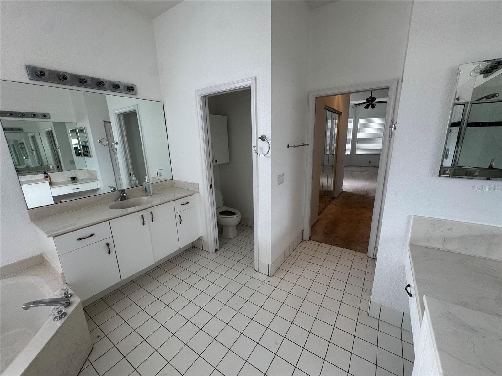 Single Family Residence at 318 NW SHOREVIEW DR, PORT ST LUCIE, photo 20 of 34