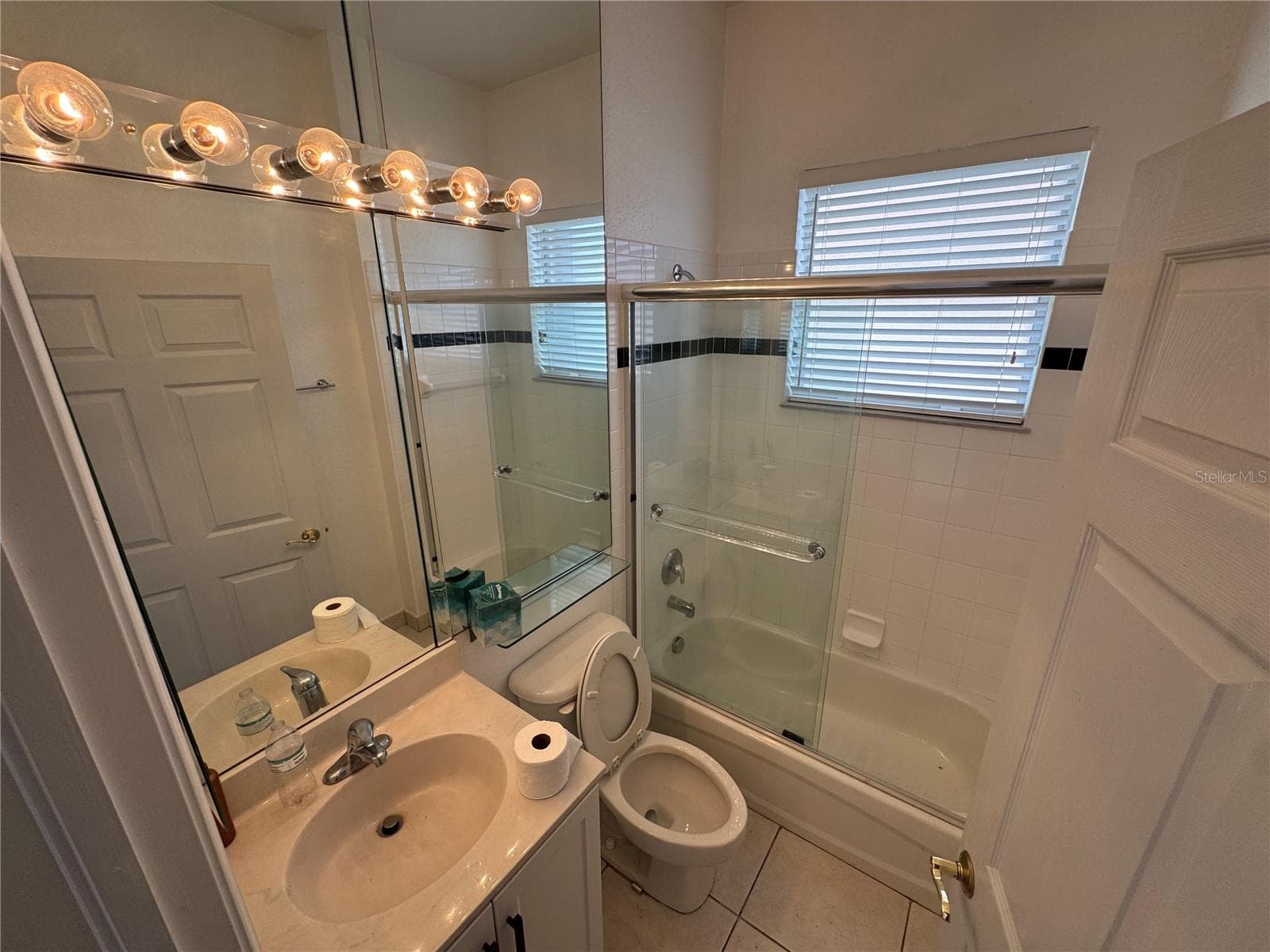 Single Family Residence at 318 NW SHOREVIEW DR, PORT ST LUCIE, photo 23 of 34