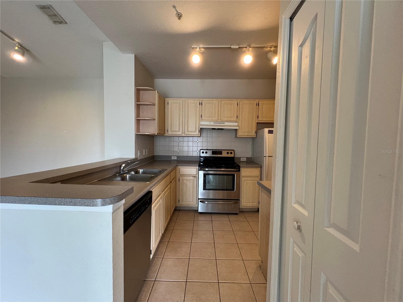 Condominium at 2537 MAITLAND CROSSING WAY #308, ORLANDO, photo 6 of 28