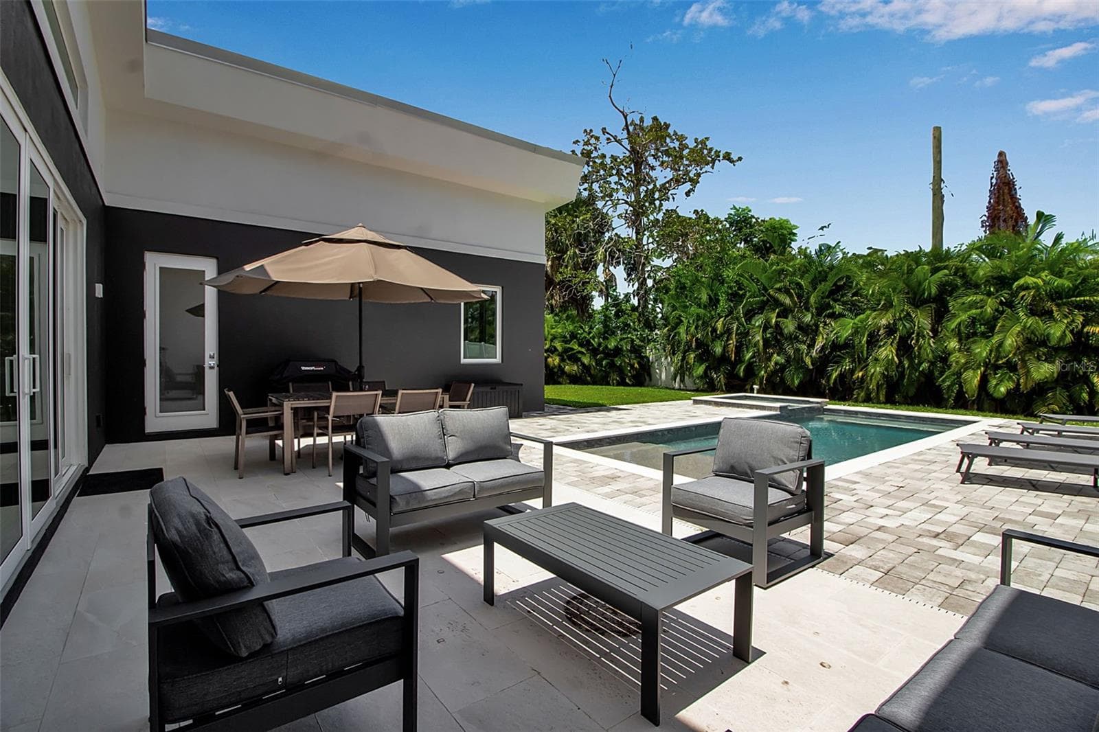 Outdoor Seating - 2231 WOOD ST, SARASOTA
