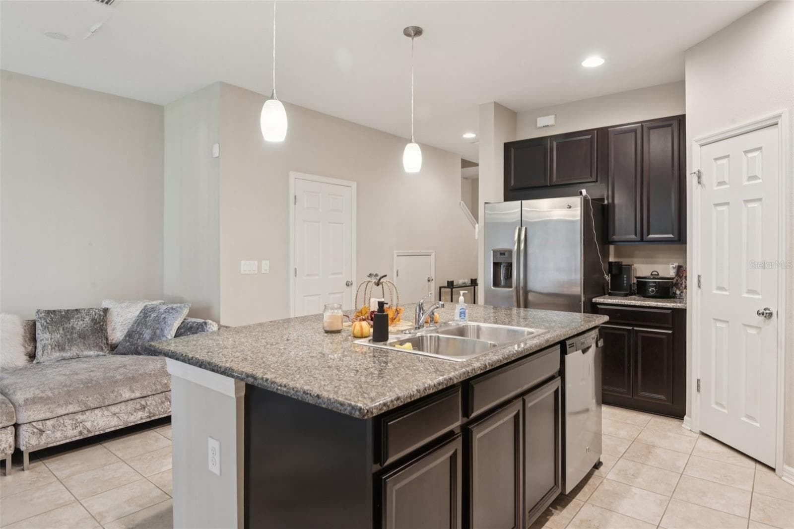 Townhouse at 7046 TOWNE LAKE RD, RIVERVIEW, photo 7 of 47