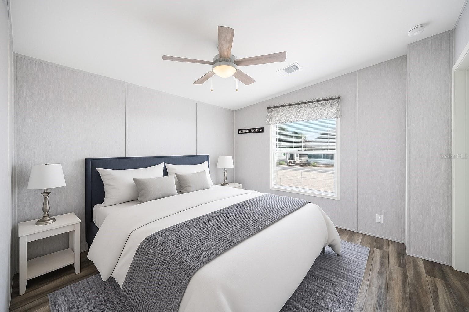 Primary Bedroom with En Suite. Virtualy Staged. - 1 BEAVERKILL DR, LAKE WALES