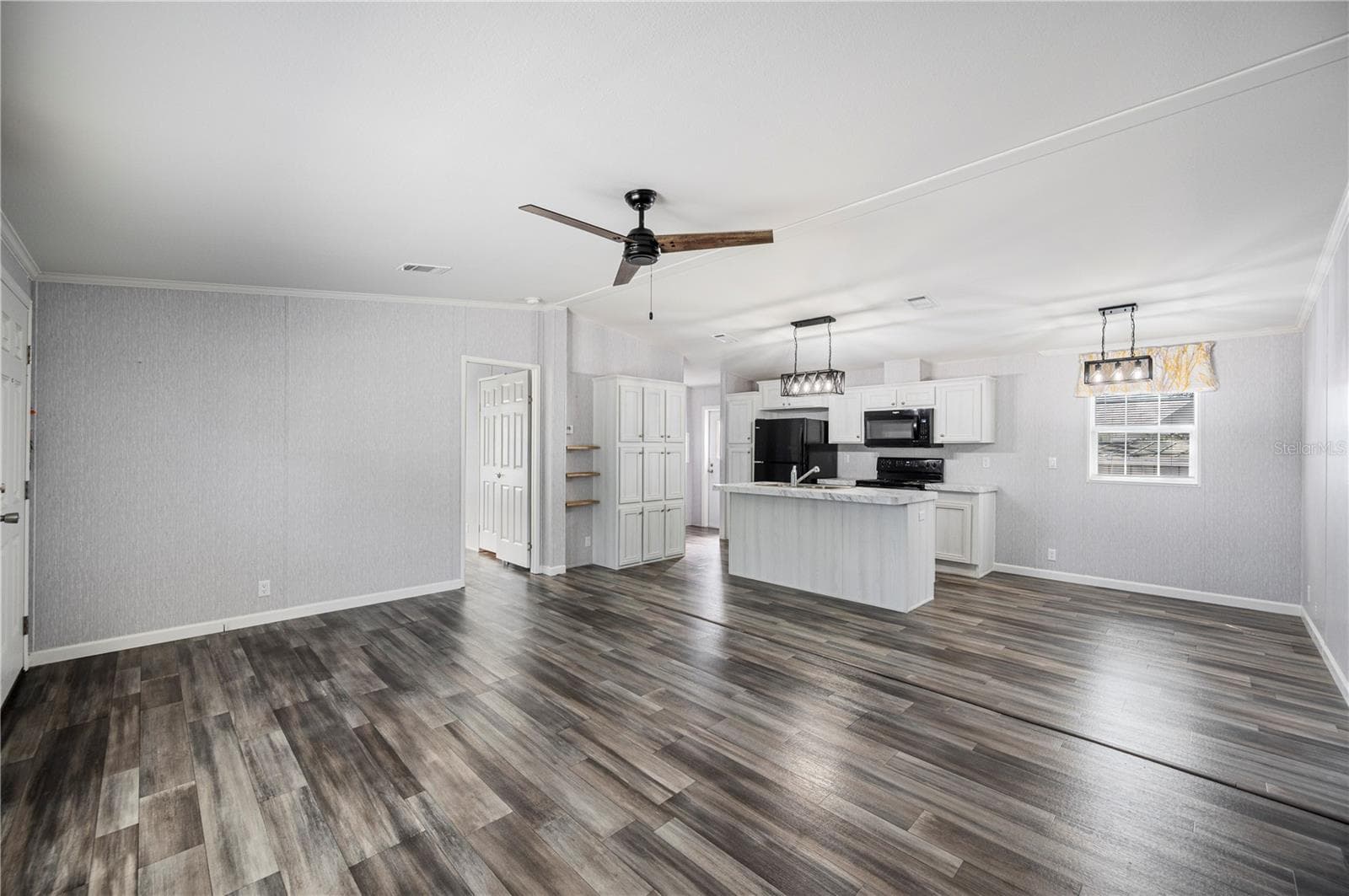 Manufactured Home at 1 BEAVERKILL DR, LAKE WALES, photo 13 of 51