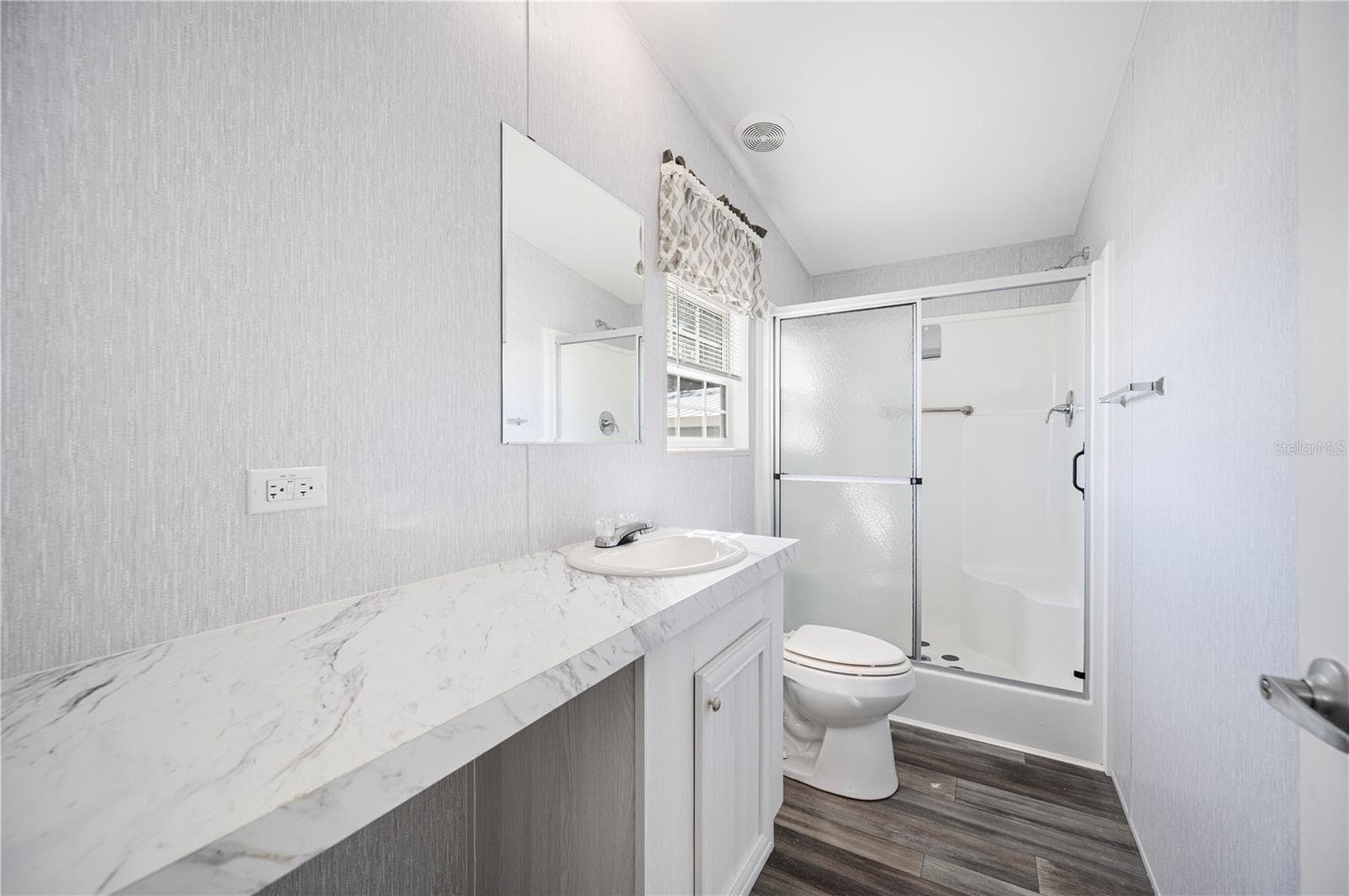 Primary Bathroom, walk in shower - 1 BEAVERKILL DR, LAKE WALES