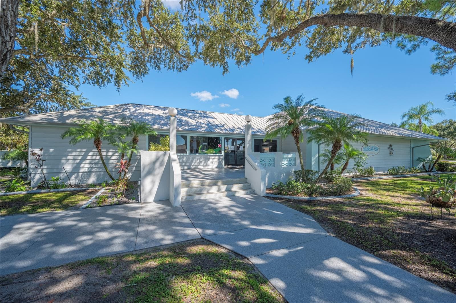 Community center and clubhouse! - 1 BEAVERKILL DR, LAKE WALES