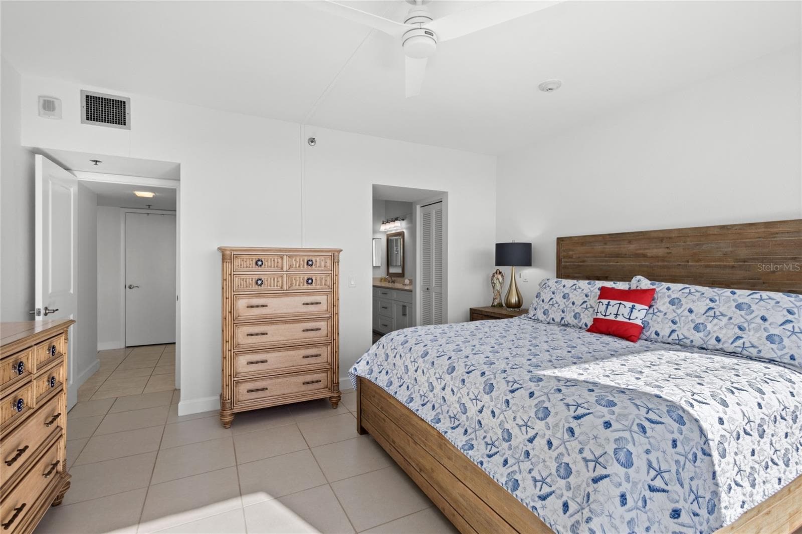 Condominium at 1065 GULF OF MEXICO DR #402, LONGBOAT KEY, photo 19 of 47