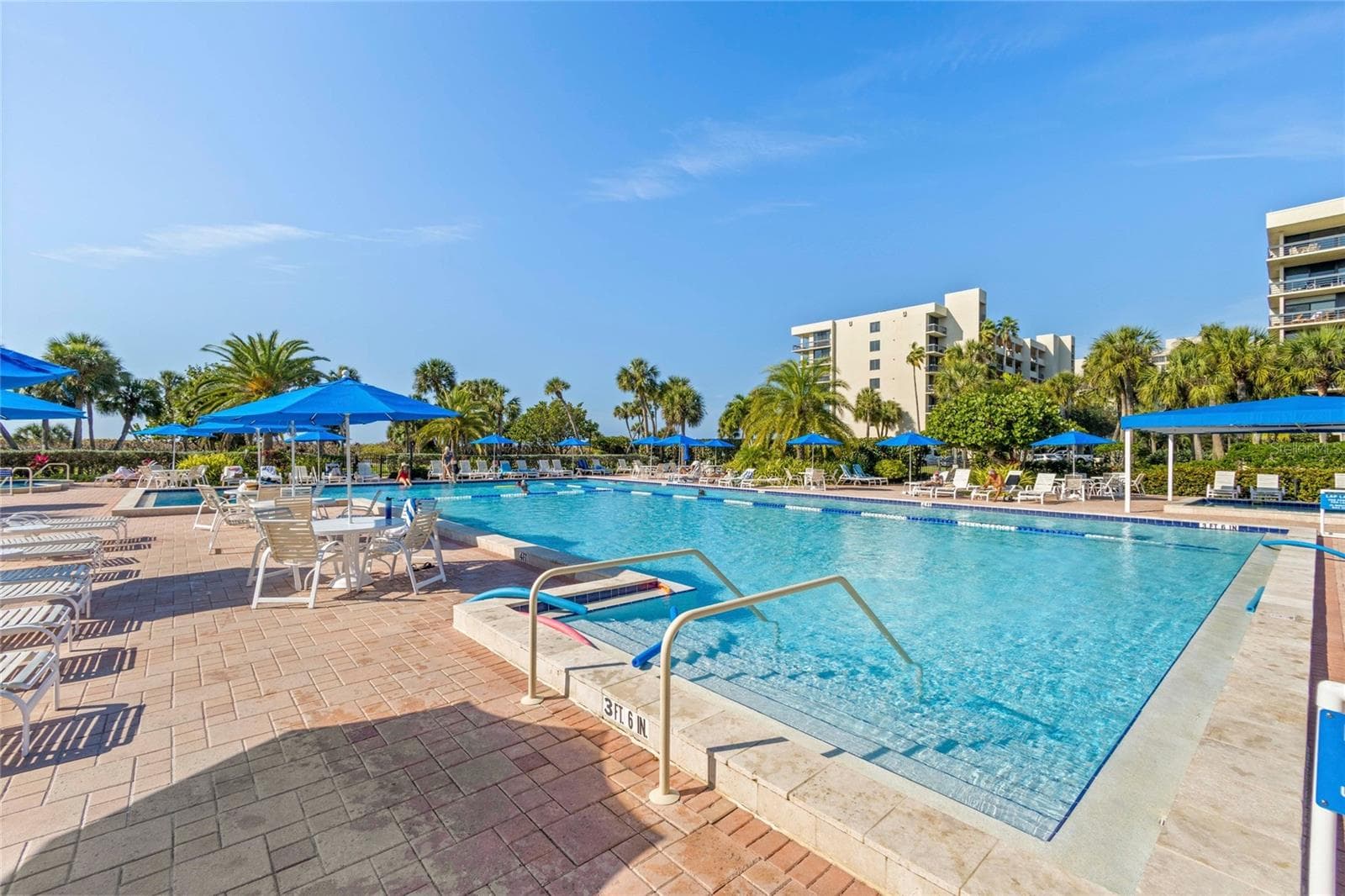 Condominium at 1065 GULF OF MEXICO DR #402, LONGBOAT KEY, photo 32 of 47