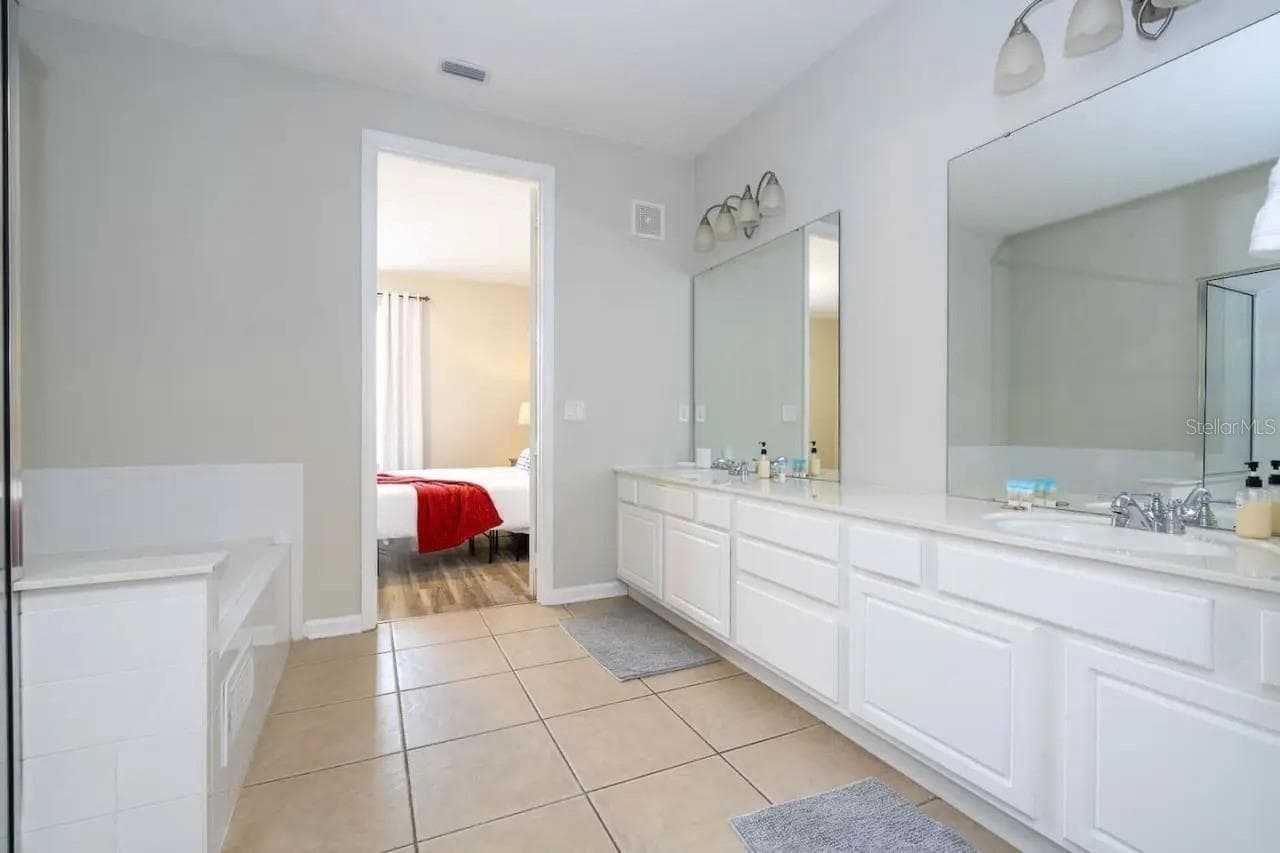 Condominium at 5025 SHOREWAY LOOP #10703, ORLANDO, photo 12 of 53