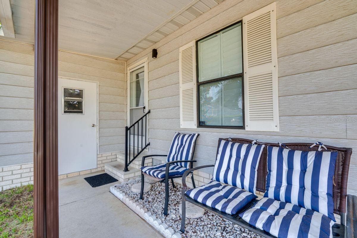 Manufactured Home at 1224 DUSTIN DR, LADY LAKE, photo 6 of 28