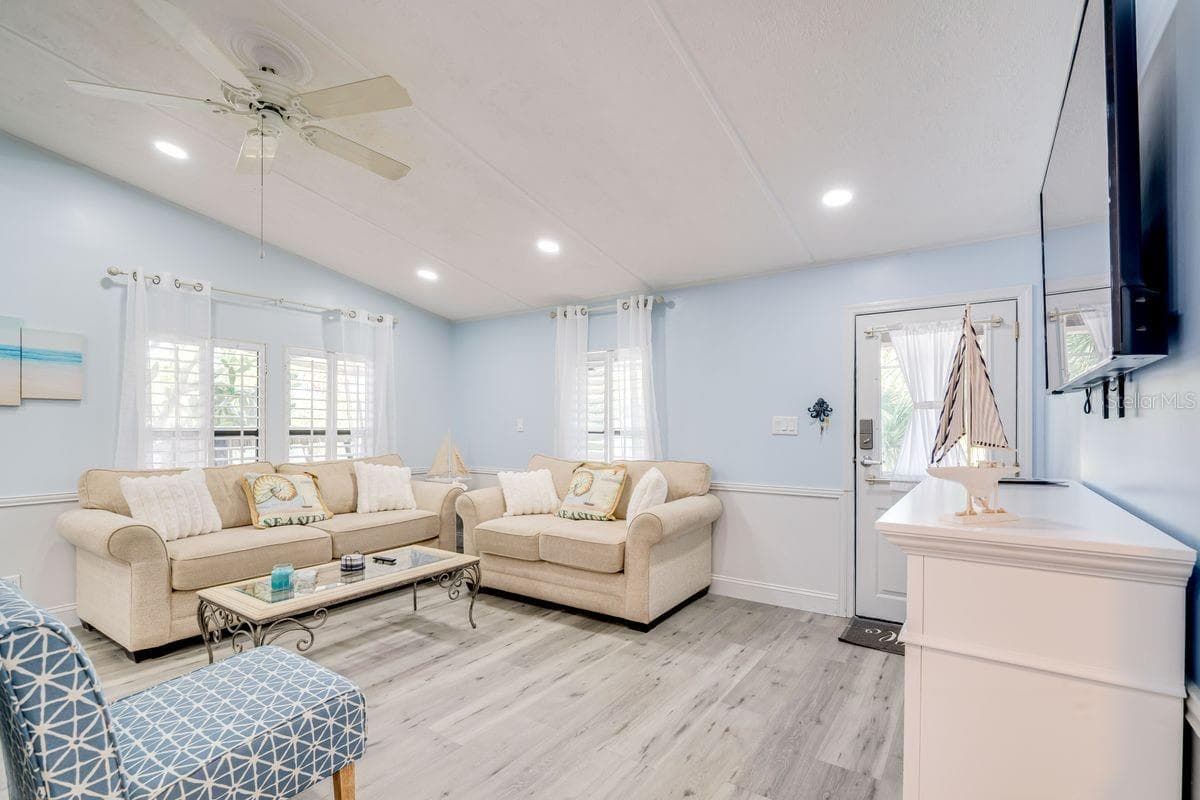 Manufactured Home at 1224 DUSTIN DR, LADY LAKE, photo 15 of 28