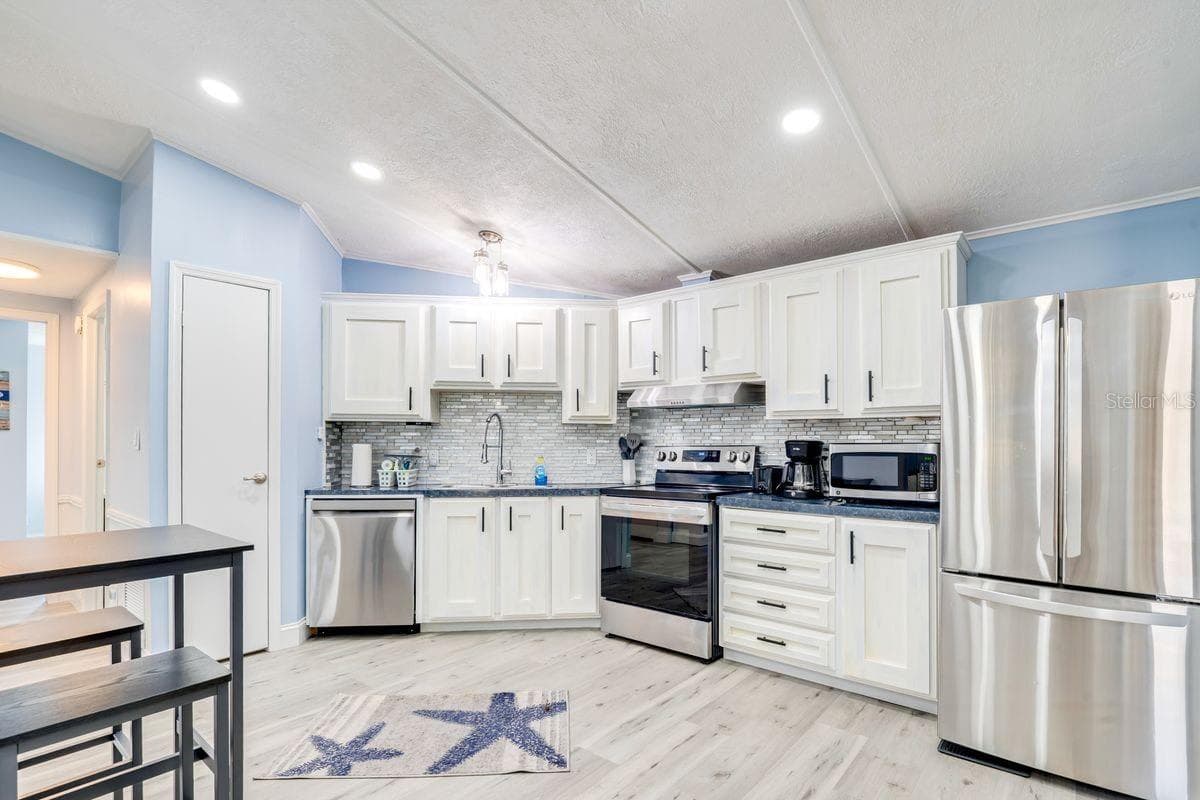 Manufactured Home at 1224 DUSTIN DR, LADY LAKE, photo 17 of 28