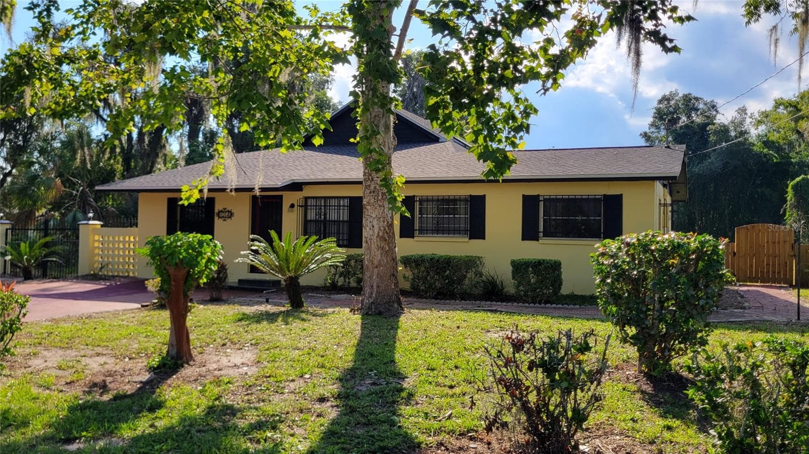 Single Family Residence at 1014 SE 10TH ST, GAINESVILLE, photo 2 of 16