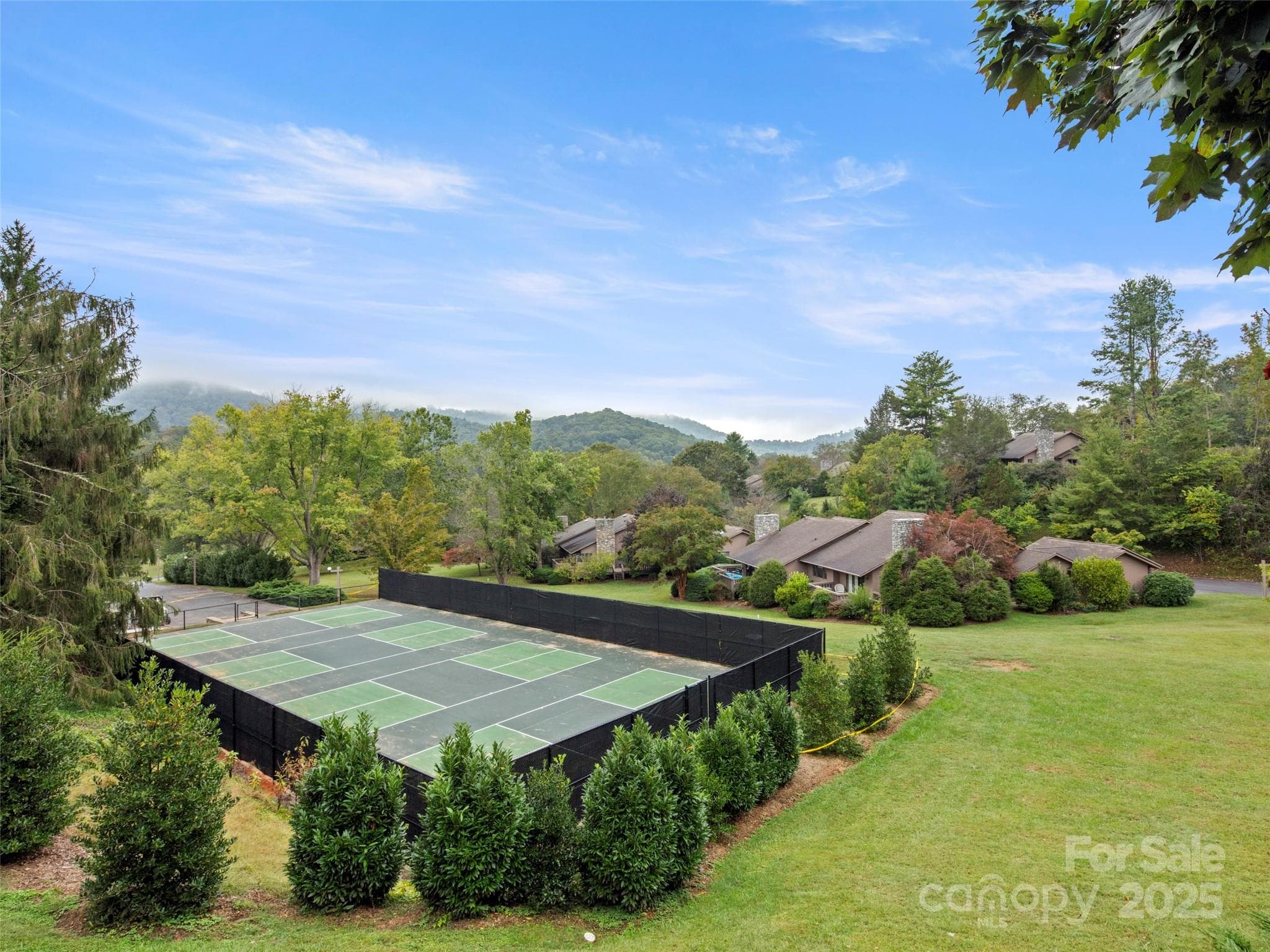 Tennis court close to property - Asheville