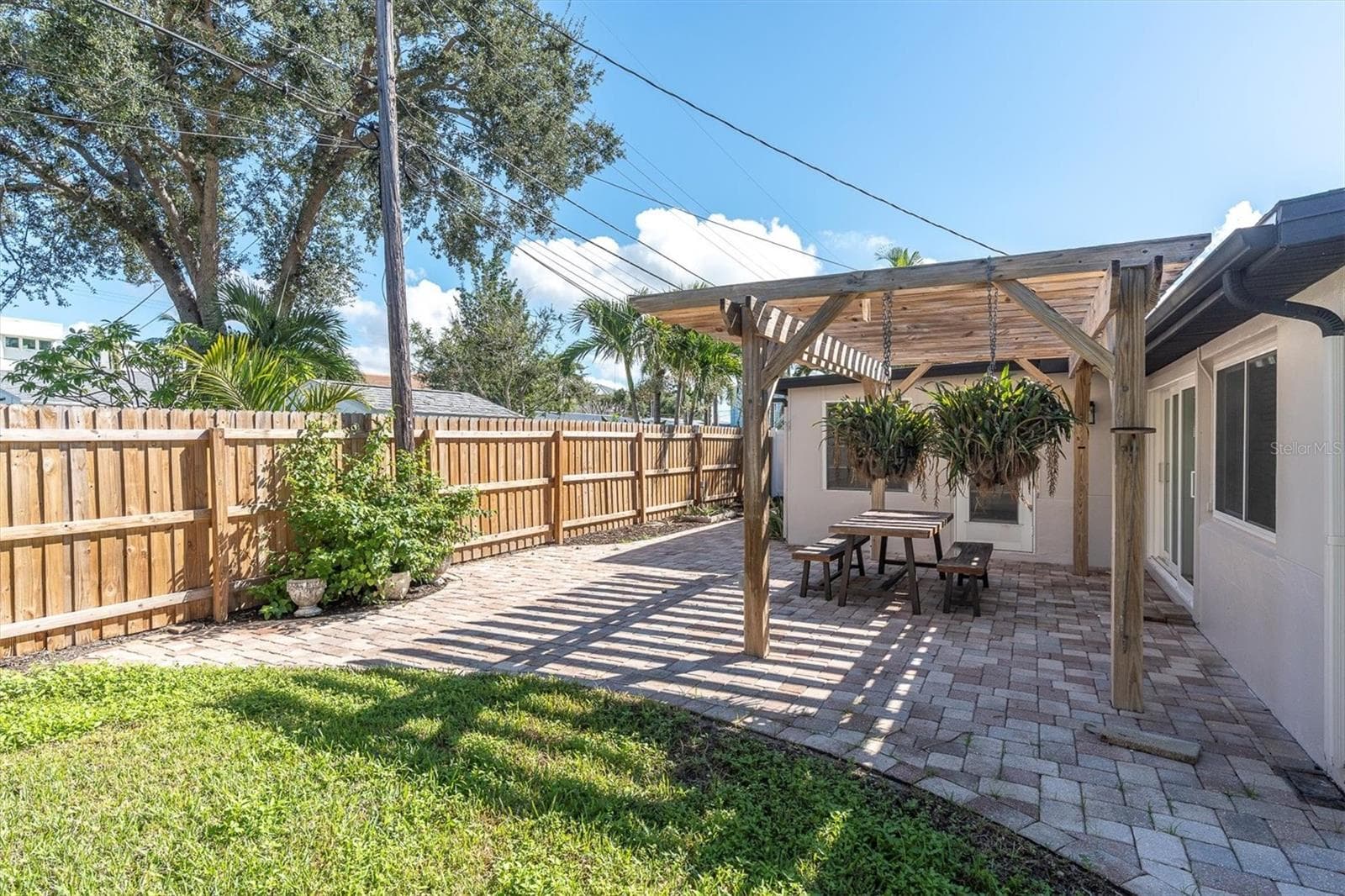 Pergola Courtyard - 197 LIDO DR, ST PETE BEACH