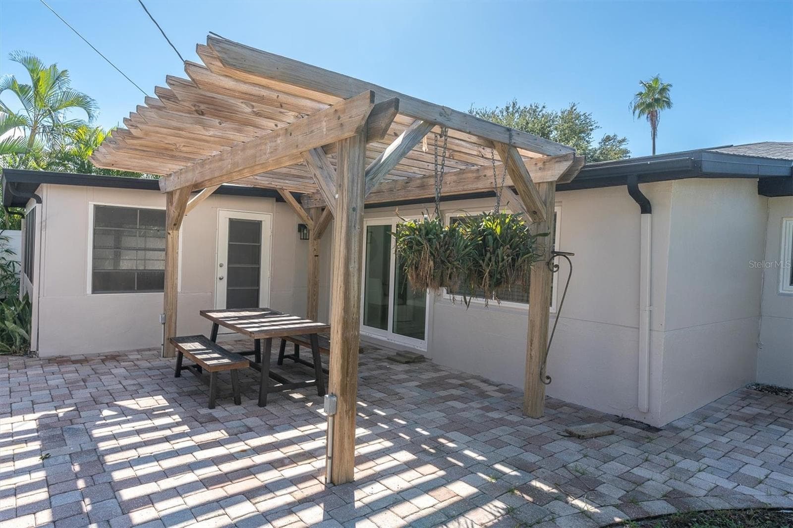 Relaxing Outdoor Space - 197 LIDO DR, ST PETE BEACH