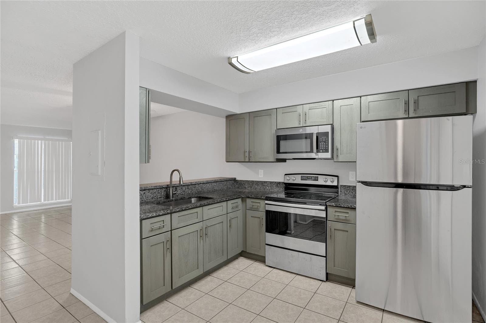 Townhouse at 2801 WILLOW RUN, ORLANDO, photo 2 of 12