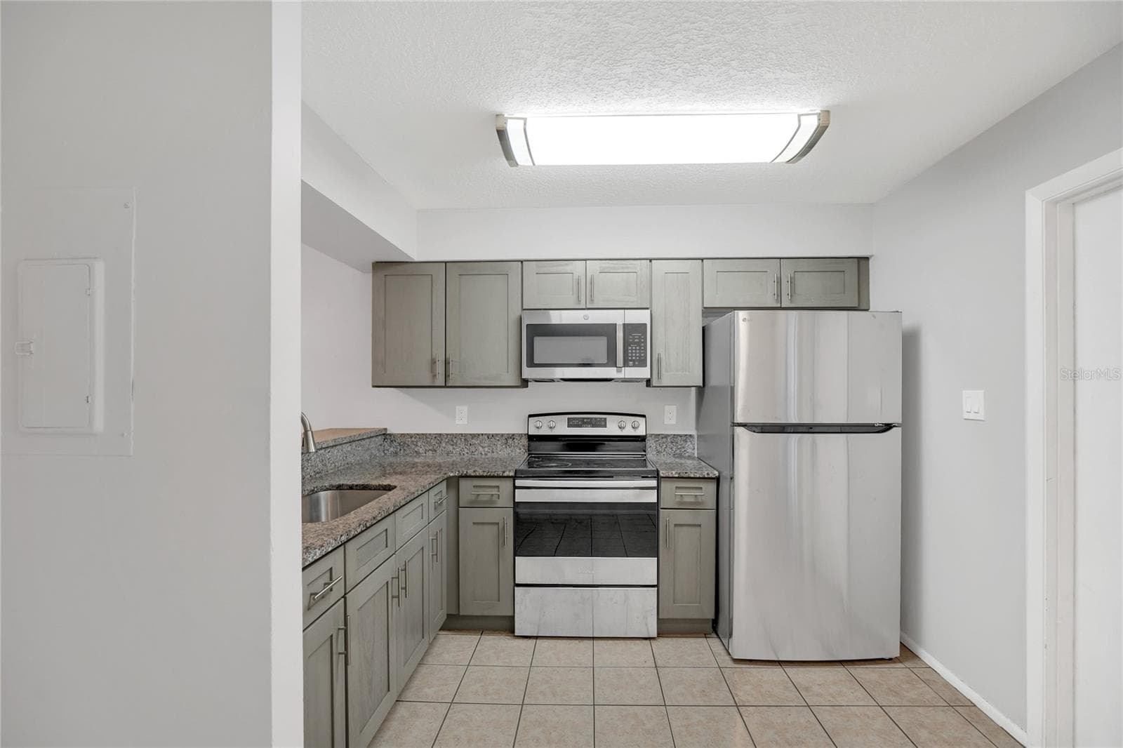 Townhouse at 2801 WILLOW RUN, ORLANDO, photo 3 of 12