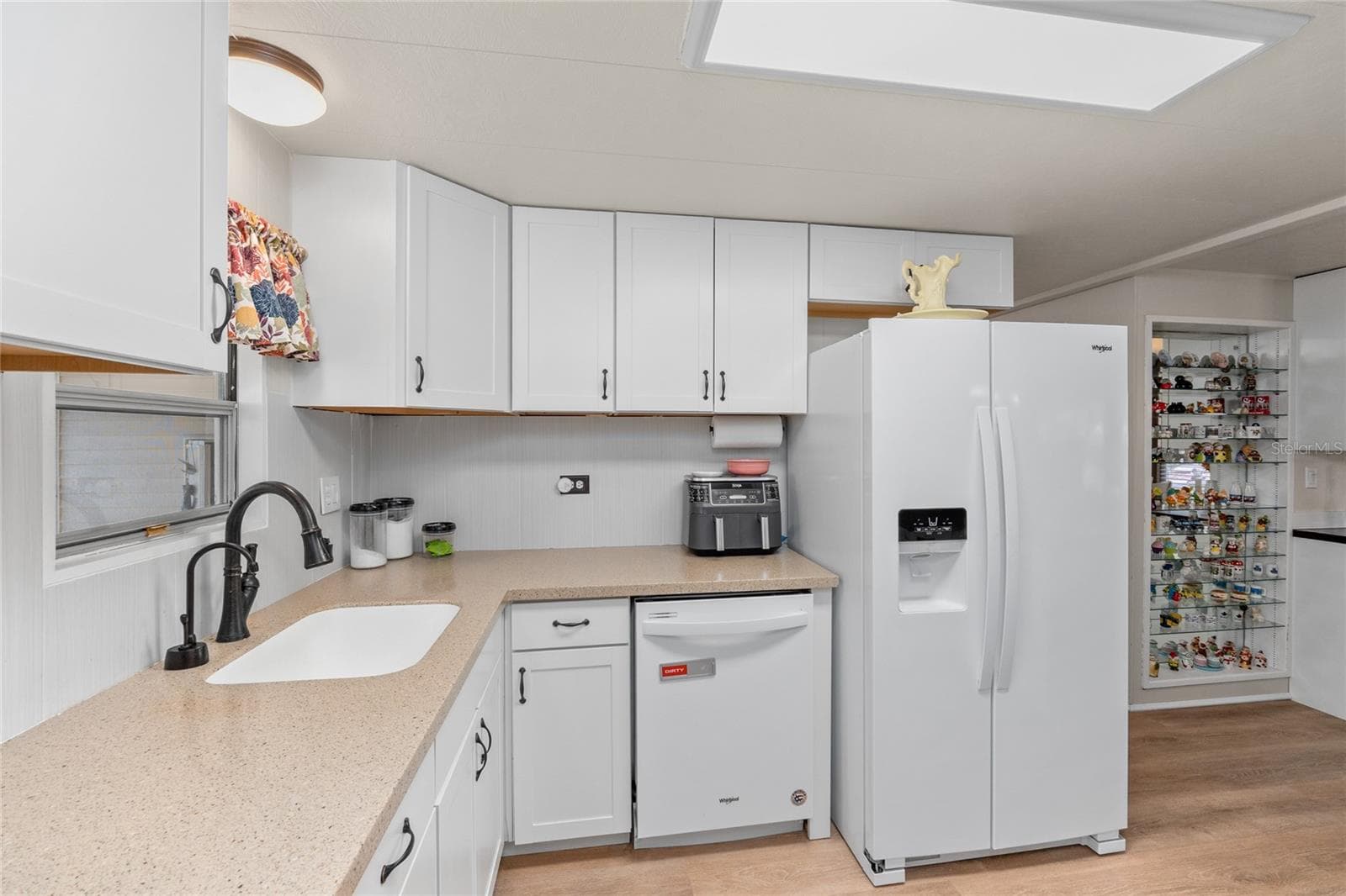 Bright, updated Kitchen - 288 SALEM AVE #3, PALM HARBOR