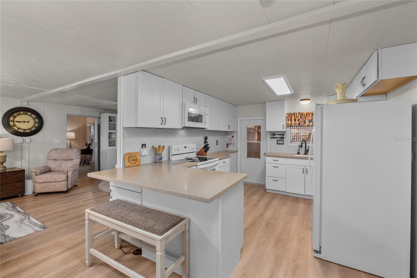 Breakfast Bar in the Kitchen - 288 SALEM AVE #3, PALM HARBOR