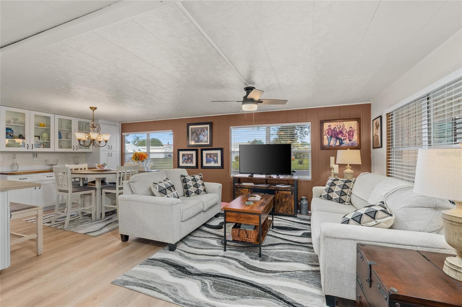BRIGHT, OPEN LIVING SPACE WITH LUXURY VINYL FLOORING & FRESH INTERIOR PAINT - 288 SALEM AVE #3, PALM HARBOR