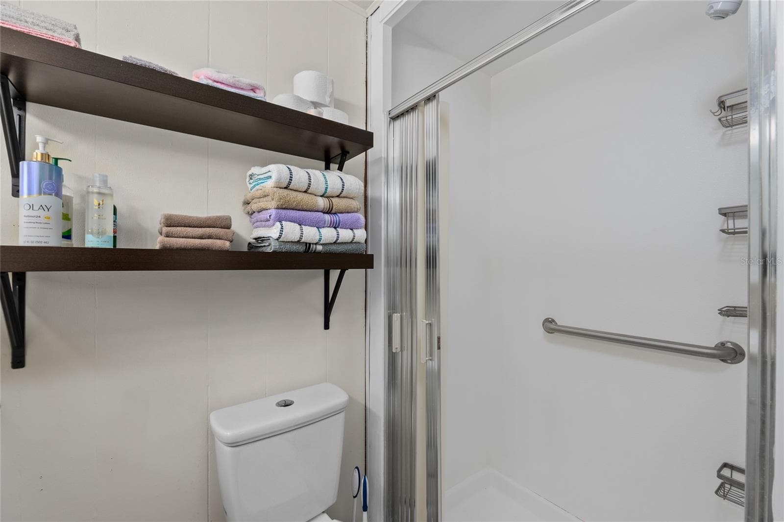 En suite Bathroom with Shower - 288 SALEM AVE #3, PALM HARBOR
