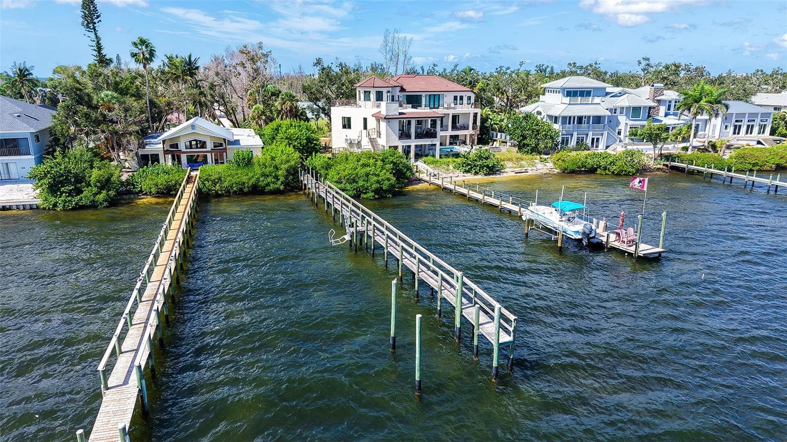 Boat dock in the middle - 7401-A MIDNIGHT PASS RD #A, SARASOTA