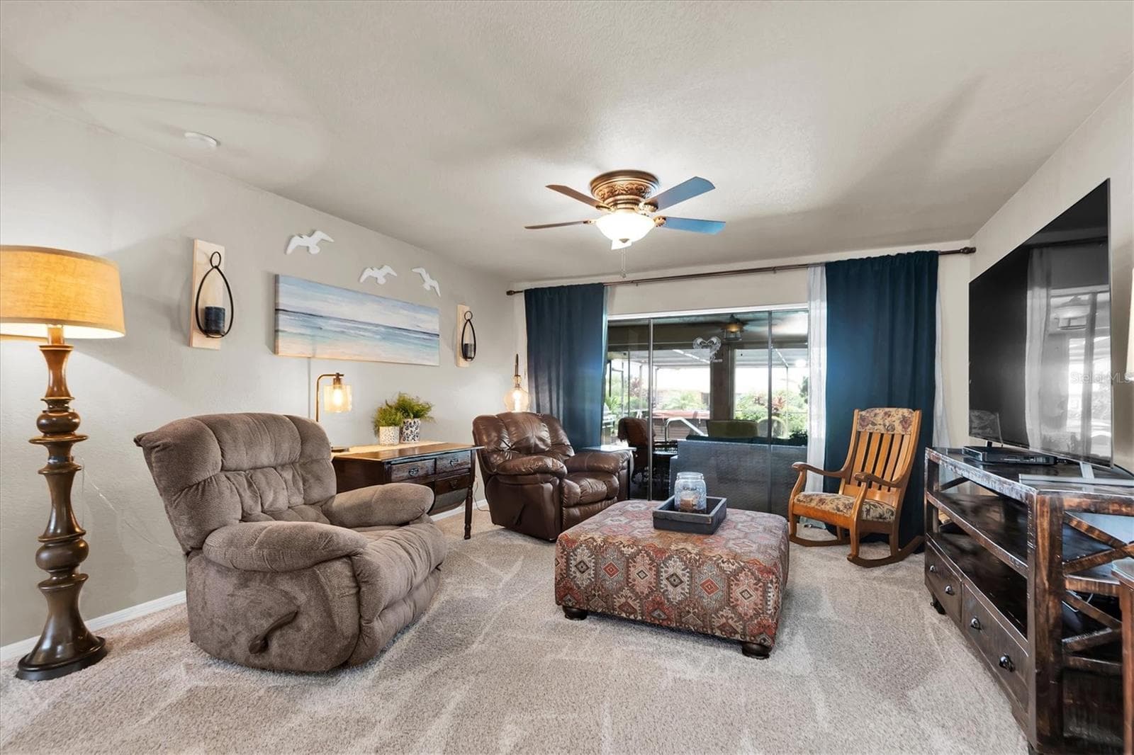 Living room with pocket sliding doors - 301 THORN HILL PL, SUN CITY CENTER