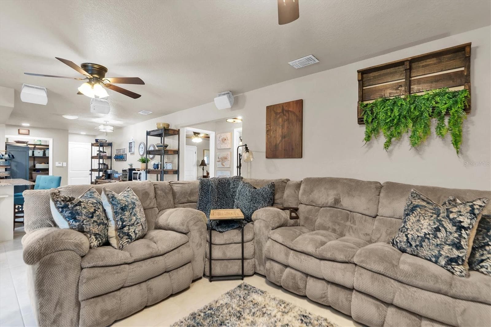 Family room - 301 THORN HILL PL, SUN CITY CENTER