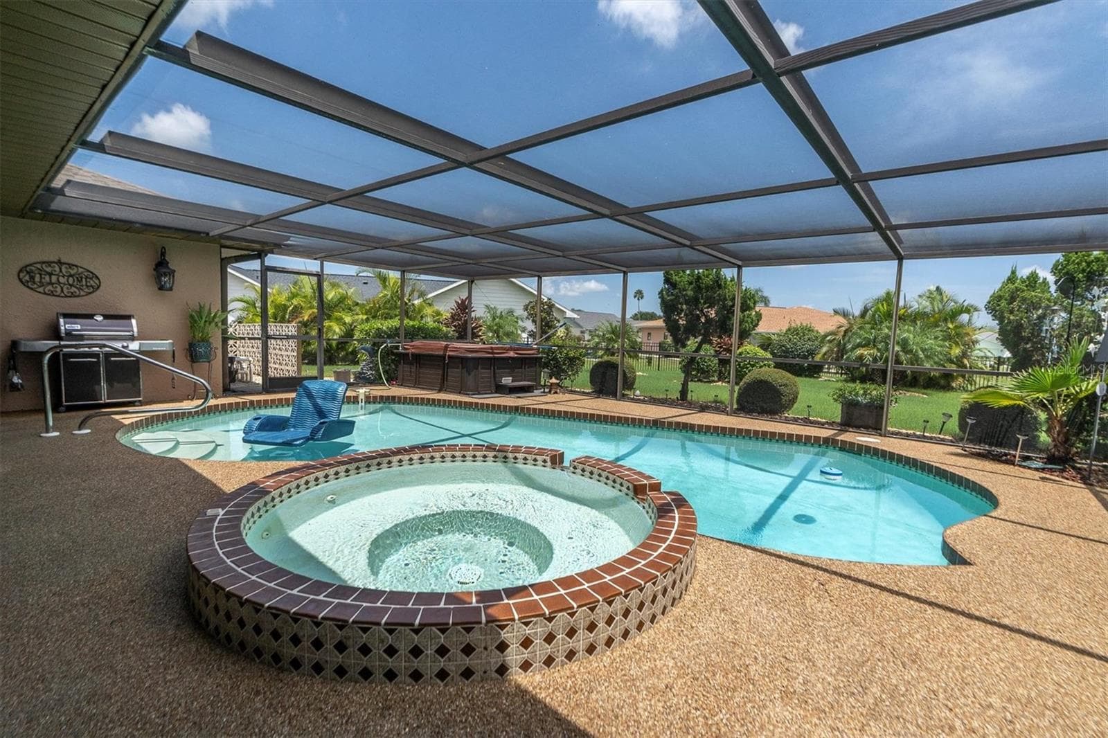 In-ground spa - 301 THORN HILL PL, SUN CITY CENTER