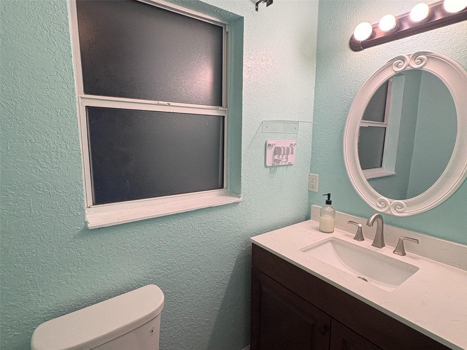 Hall Bath - 1722 NW 35 ST, OCALA