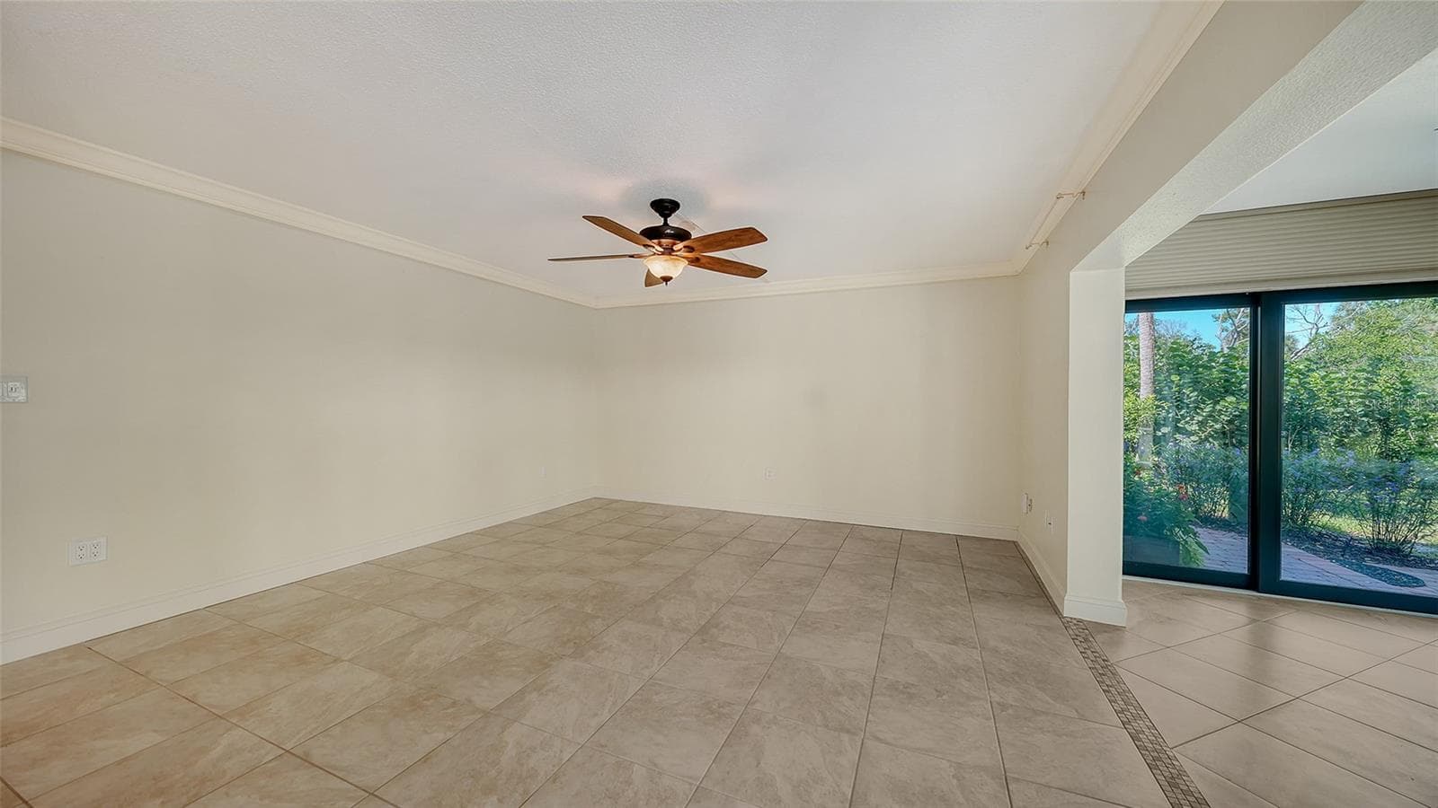 Living room. - 225 HOURGLASS WAY #103, SARASOTA
