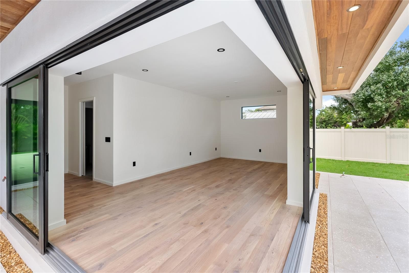 1st Floor Primary Bedroom - zero-corner sliding glass doors opening directly to the pool and spa - 1759 WALDEMERE ST, SARASOTA