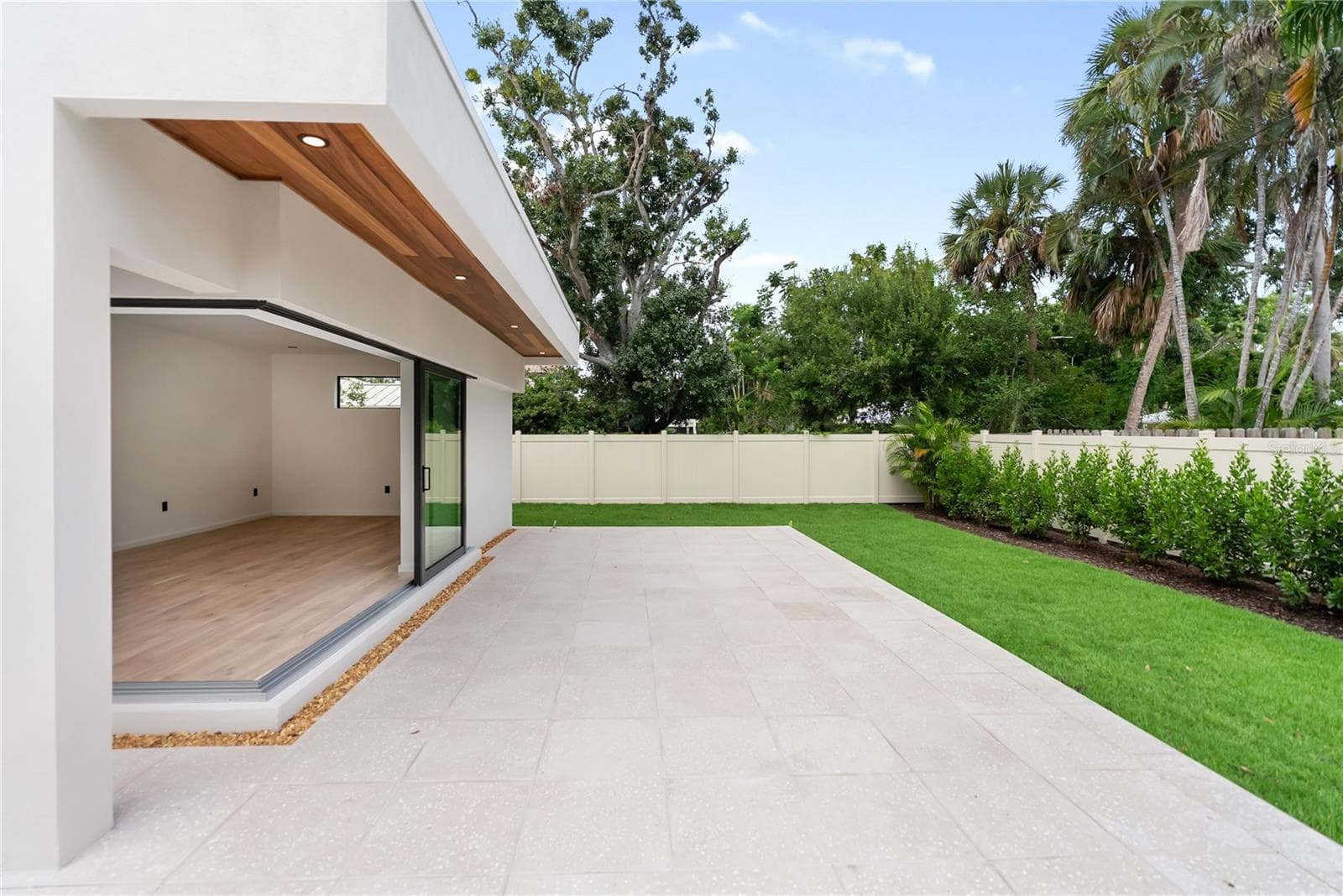 1st floor primary bedroom - Outdoor living area - 1759 WALDEMERE ST, SARASOTA