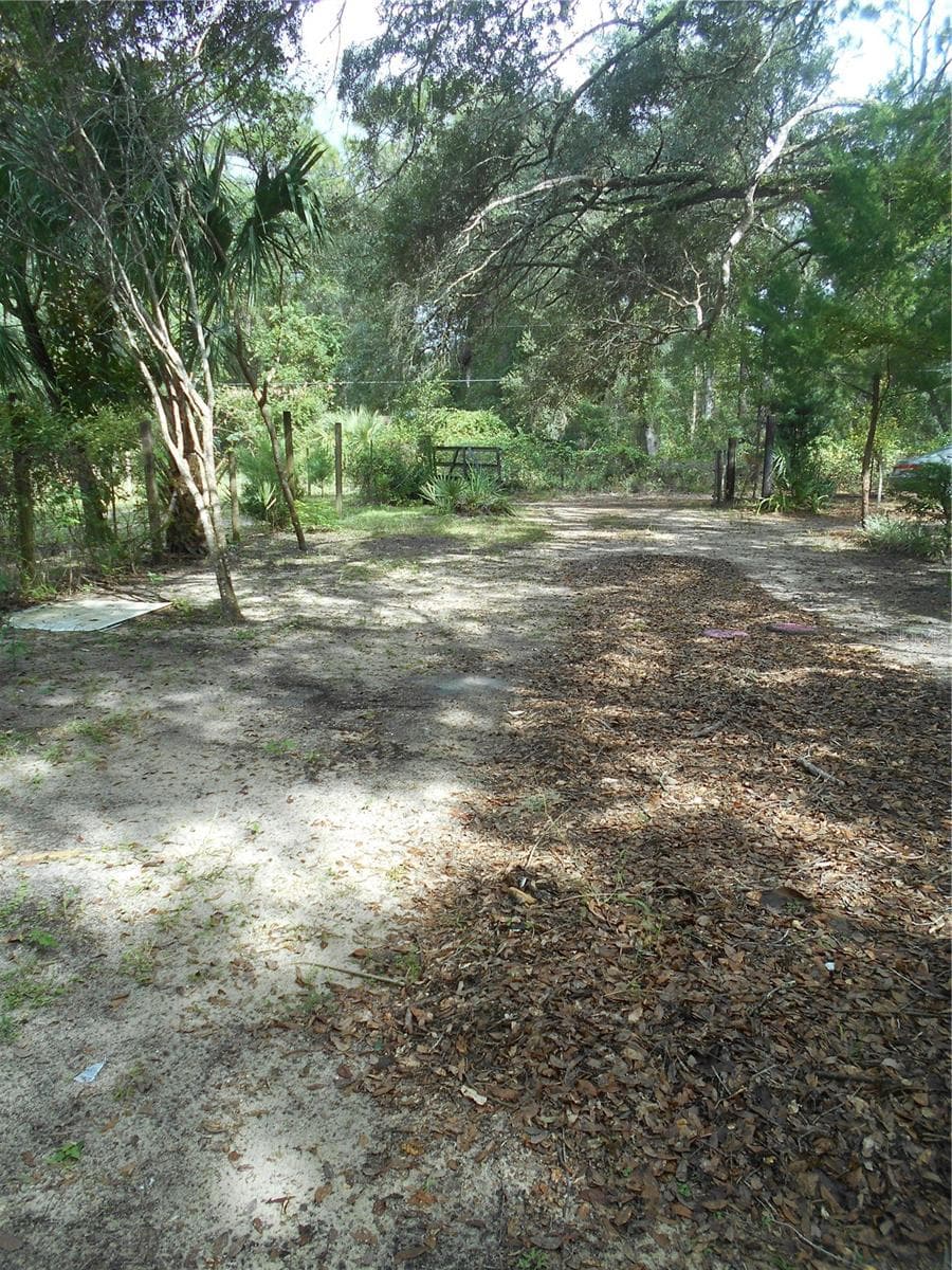 FRONT DRIVE/WITH FENCE - 20425 NE 143RD ST, SALT SPRINGS