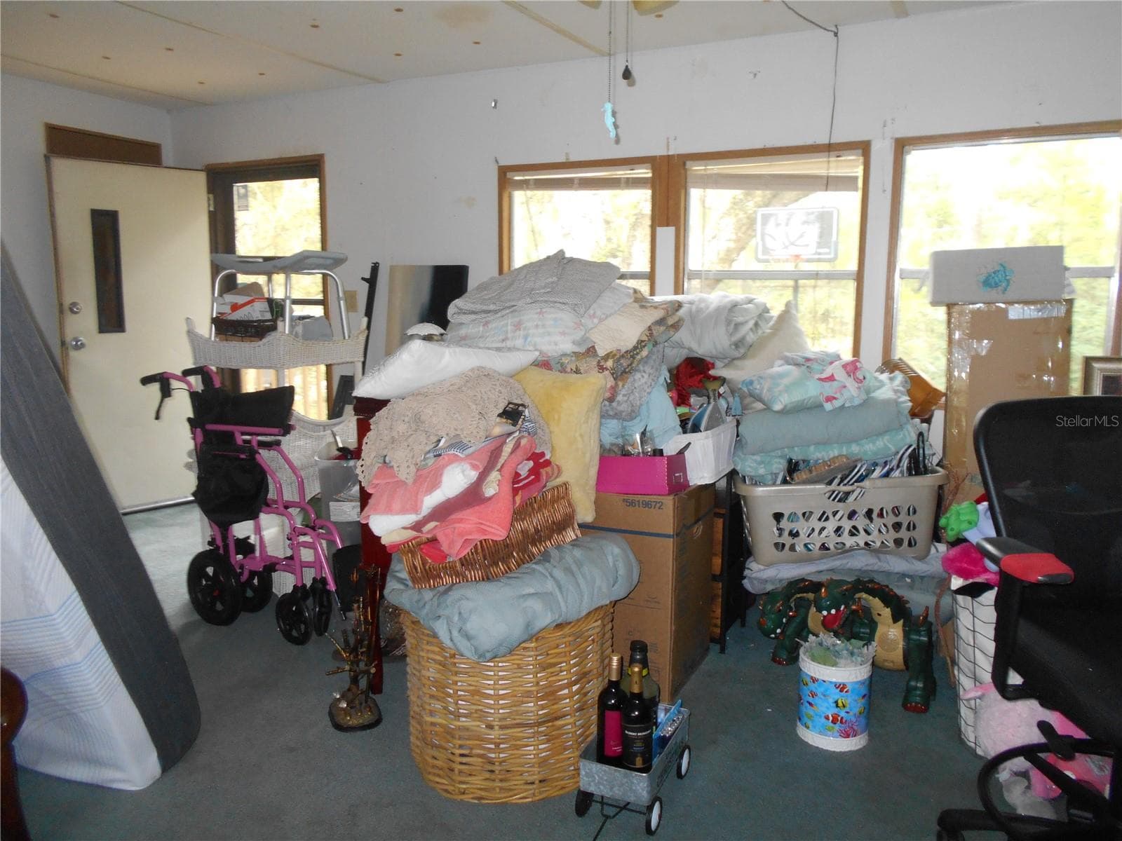 LIVING AREA PERSONAL THINGS WILL BE REMOVED - 20425 NE 143RD ST, SALT SPRINGS