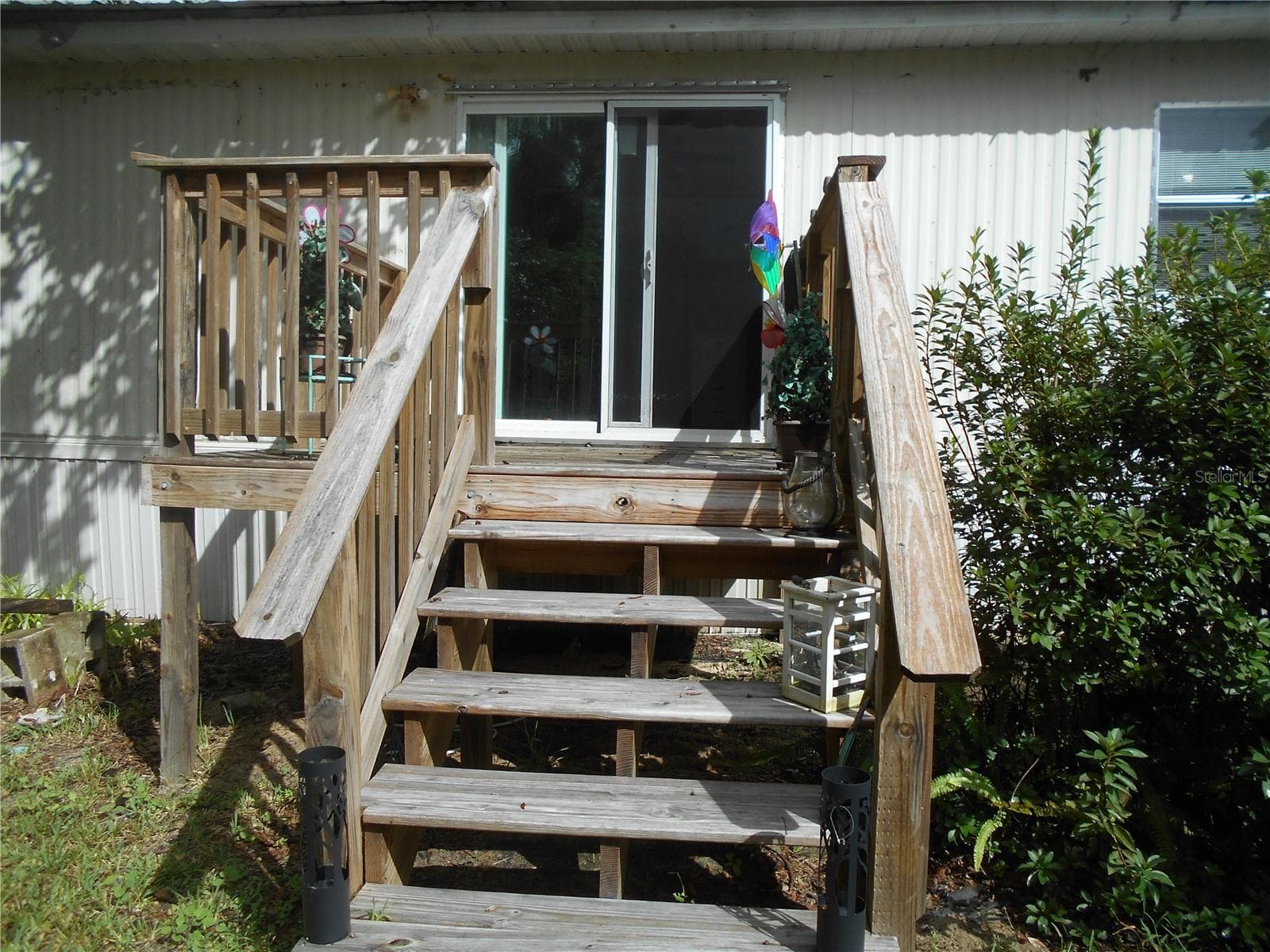 BACK DECK/ENTRANCE - 20425 NE 143RD ST, SALT SPRINGS