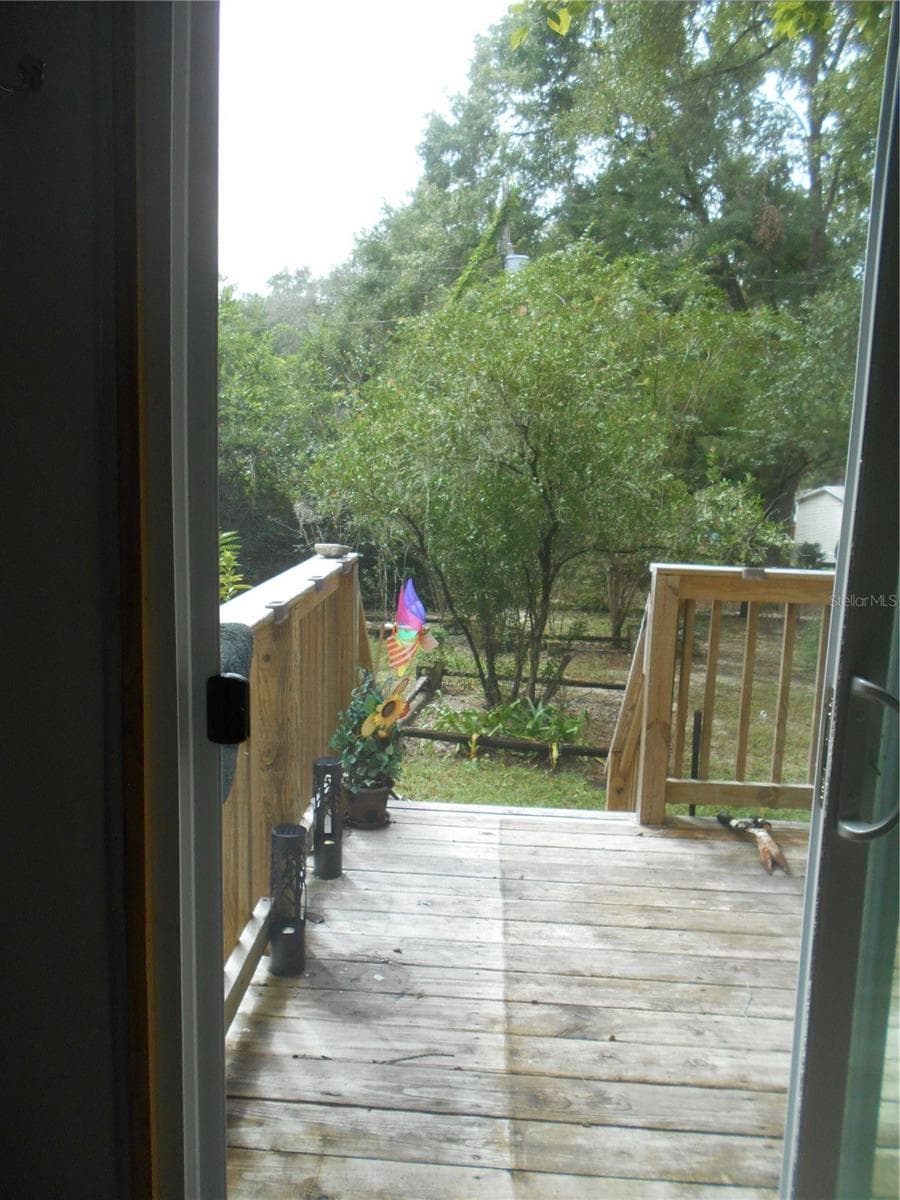 BACK DECK/WOOD RAMP - 20425 NE 143RD ST, SALT SPRINGS